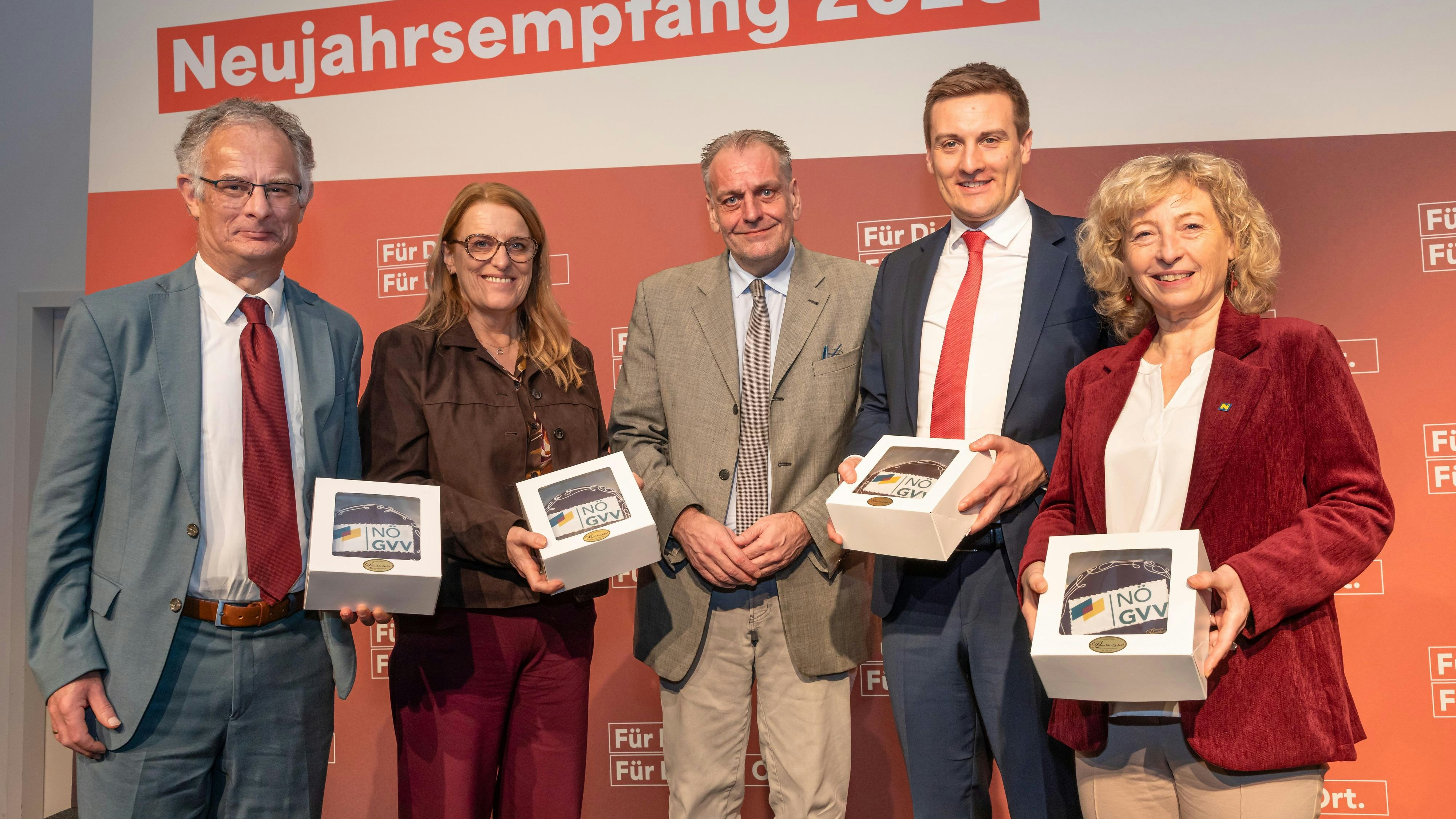 Minister Marterbauer, Staatssekretärin Königsberger-Ludwig, NÖ GVV-Präsident Kollross, SPNÖ-Chef Hergovich und Landesrätin Prischl (v.l.).