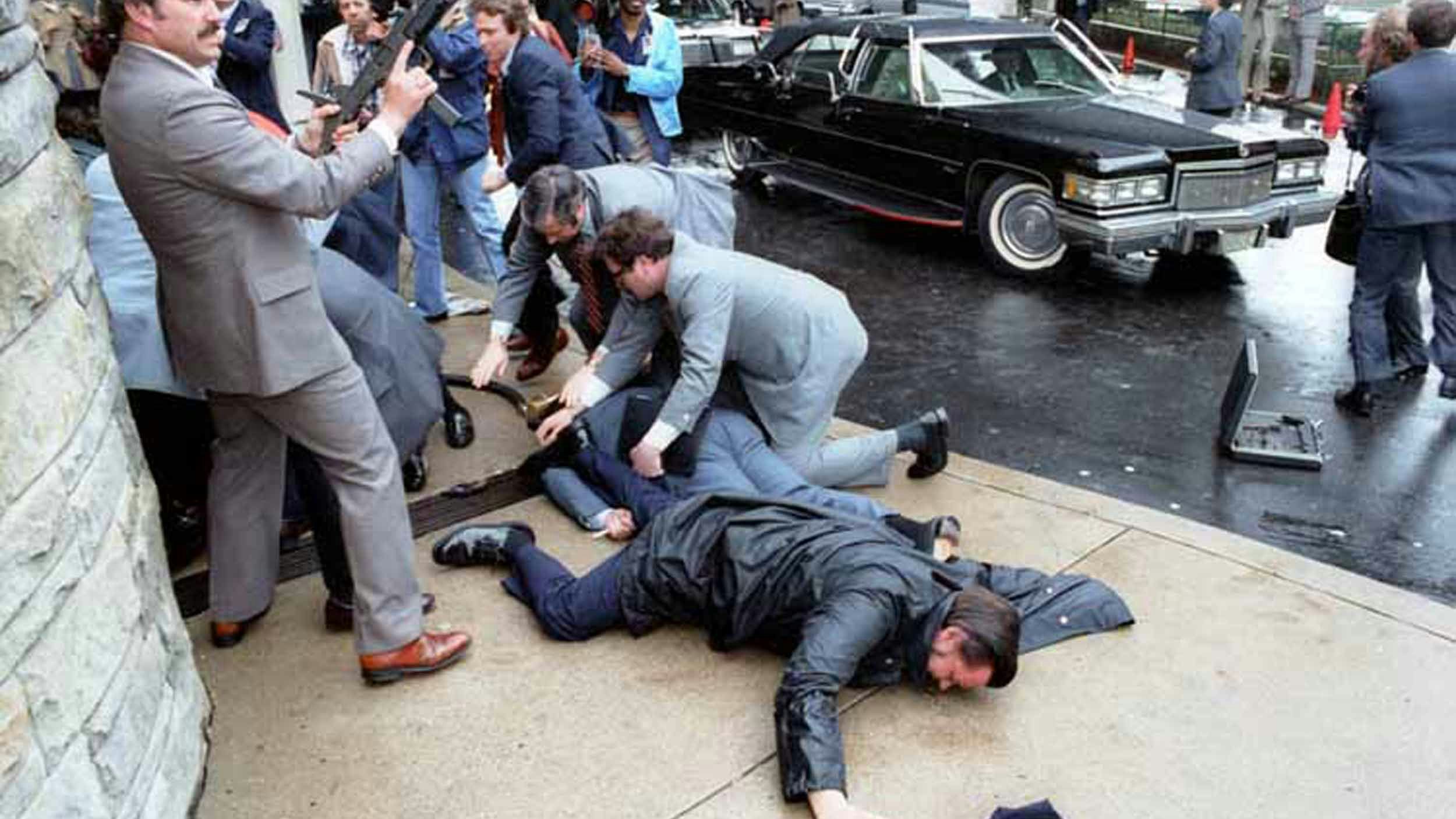 Sekunden später feuerte John Hinckley Jr. sechs Schüsse auf den Präsidenten ab