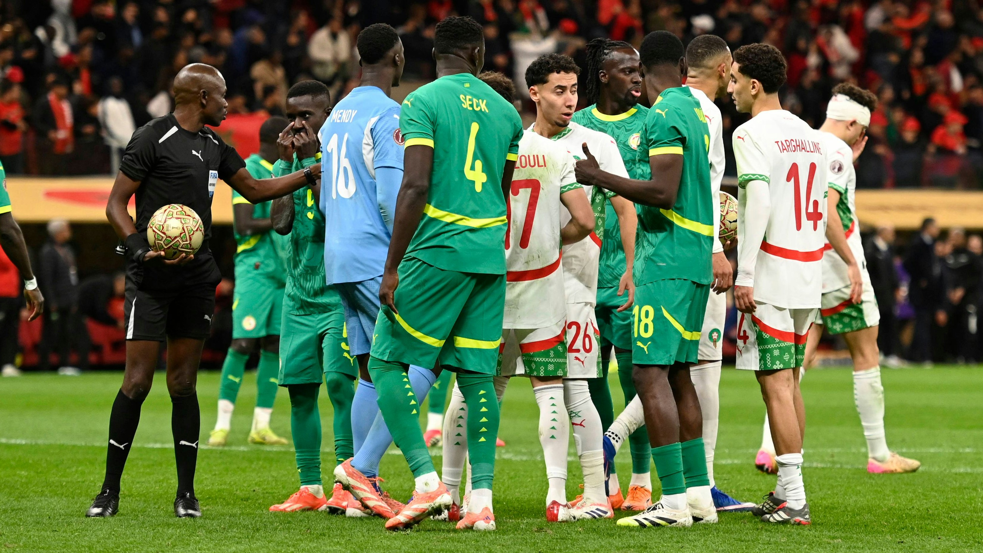 Heute.at - Final-Eklat in Afrika! Senegal tritt fast ab und siegt