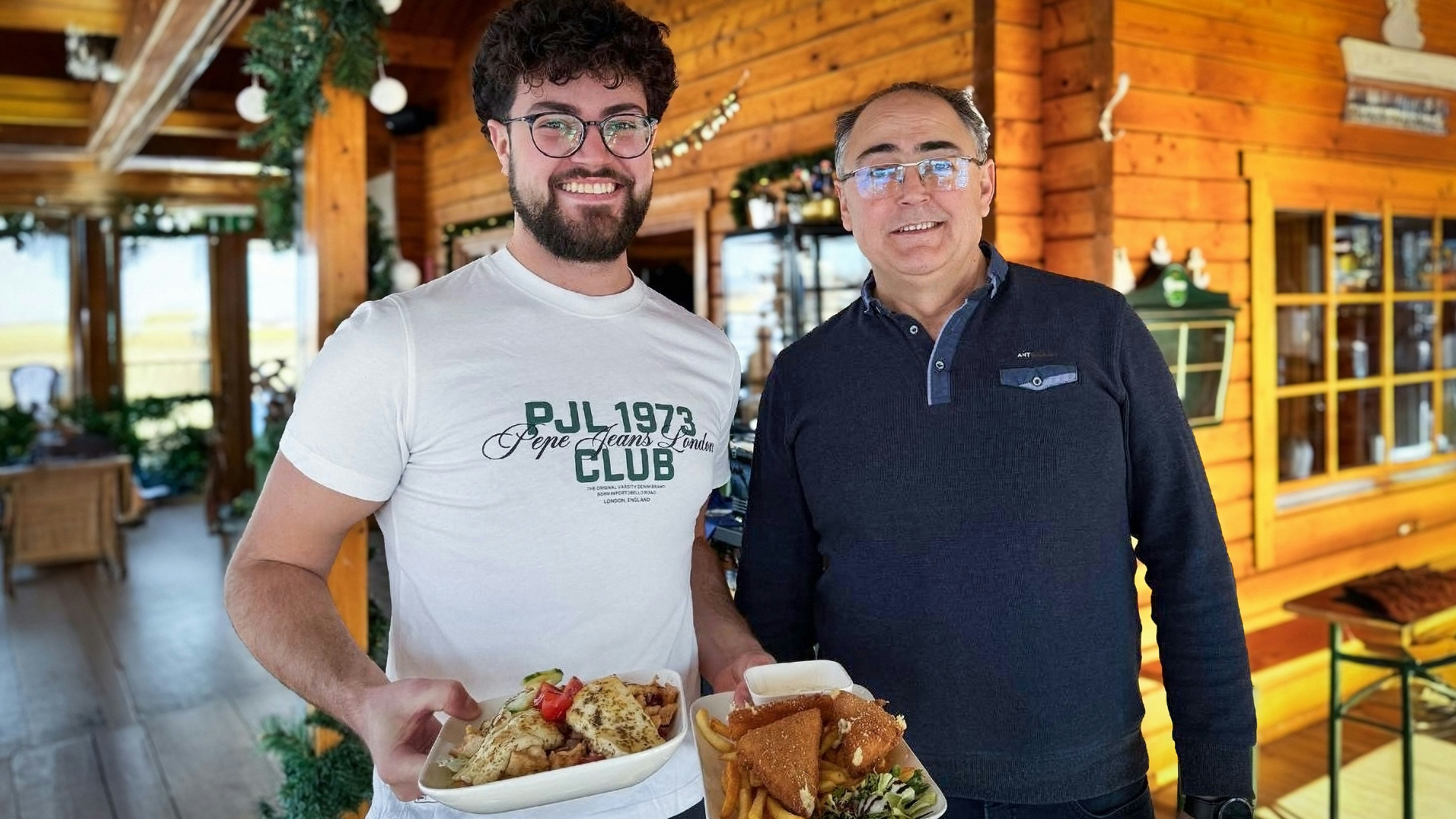 Bootshaus in Wr . Neustadt –  Sind zurück !– Lokal nach Baumsturz - Drama wieder offen