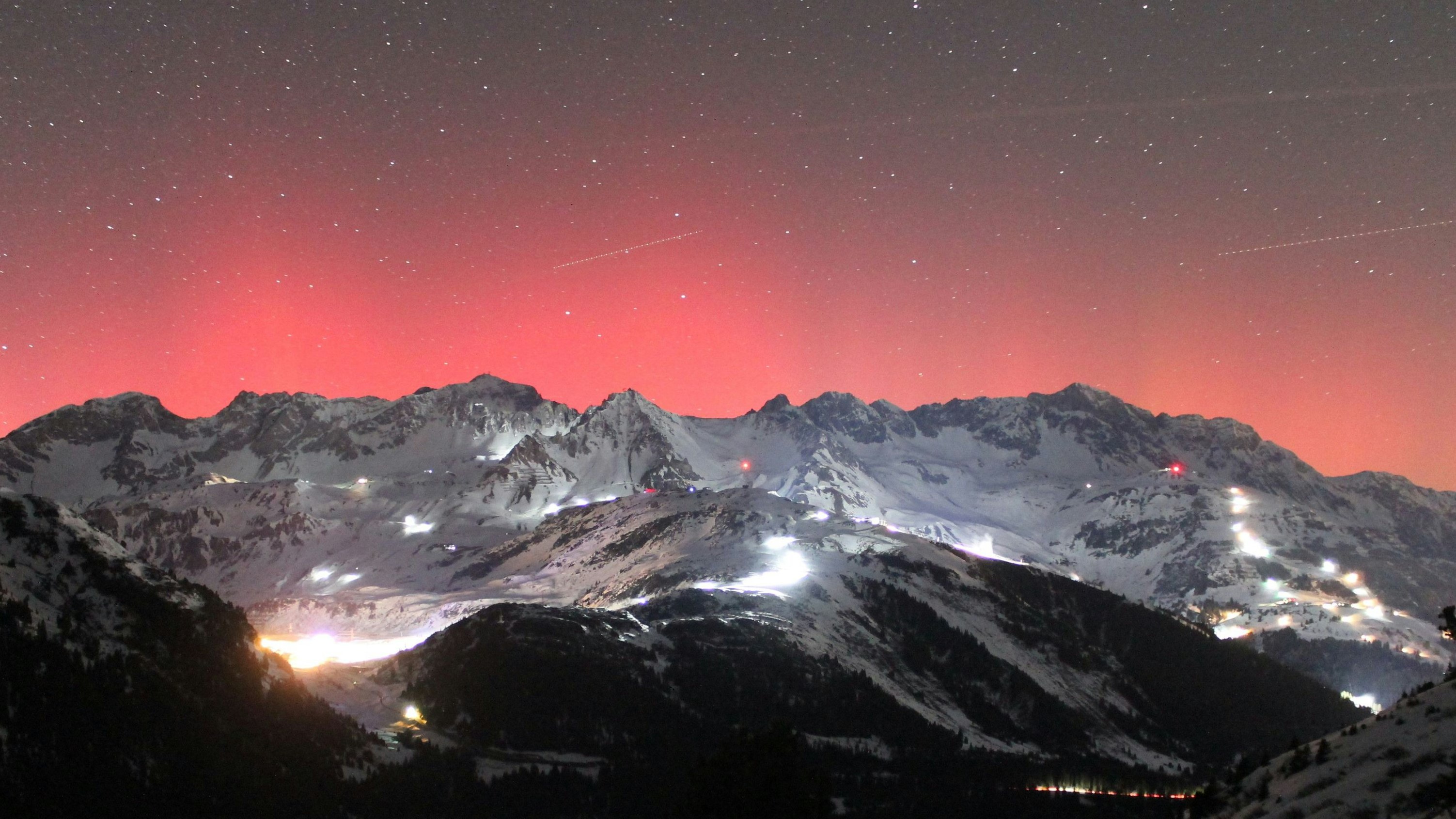 Heute.at - Polarlichter am Himmel! Sonnensturm trifft Österreich