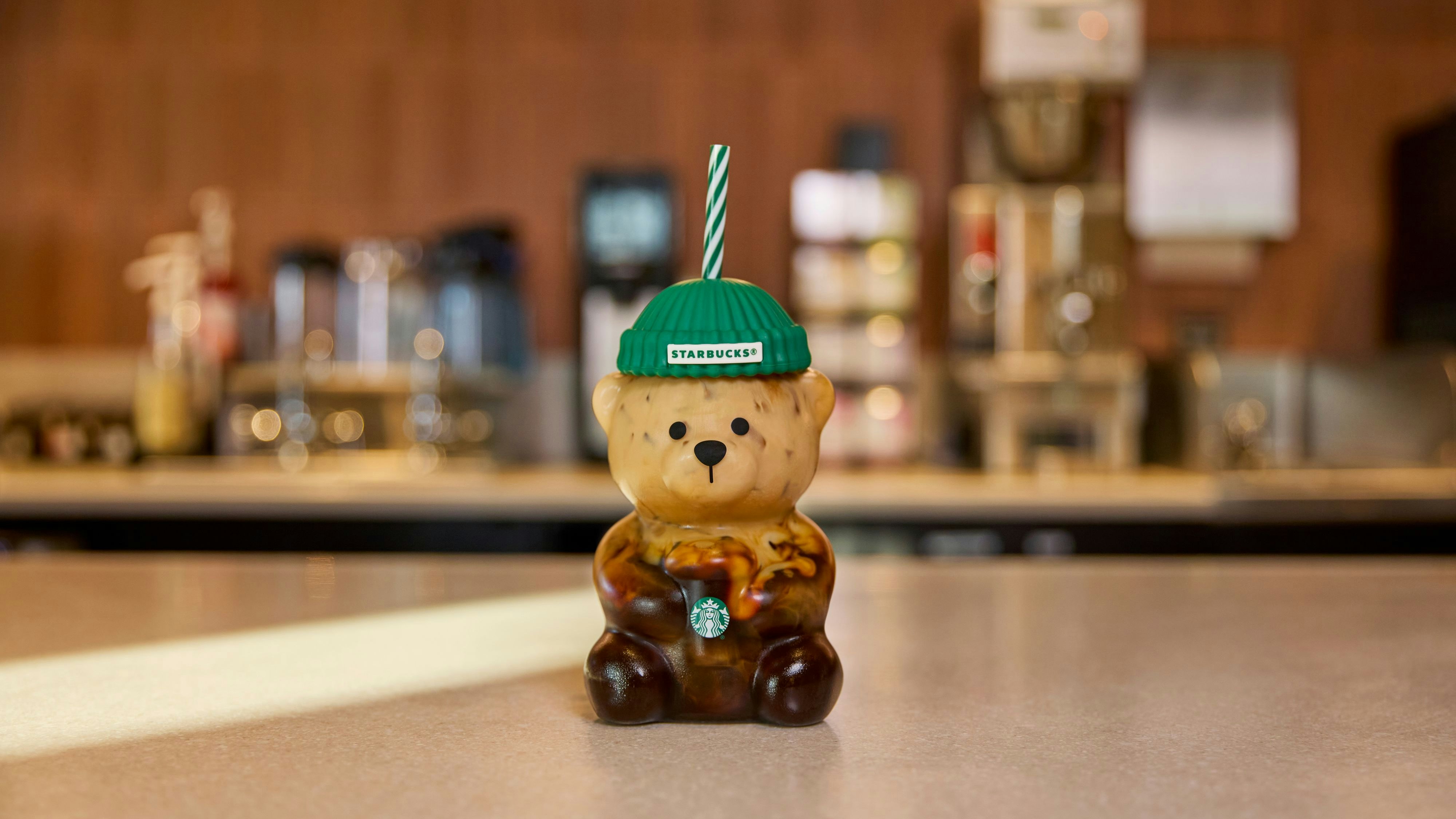 Alle Starbucks-Stores verkaufen den "Bearista Cold Cup" für 29,90 Euro.