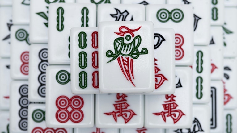 Finden Sie passende Spielsteinpaare und räumen Sie das Brett frei in diesem entspannenden Denksport.