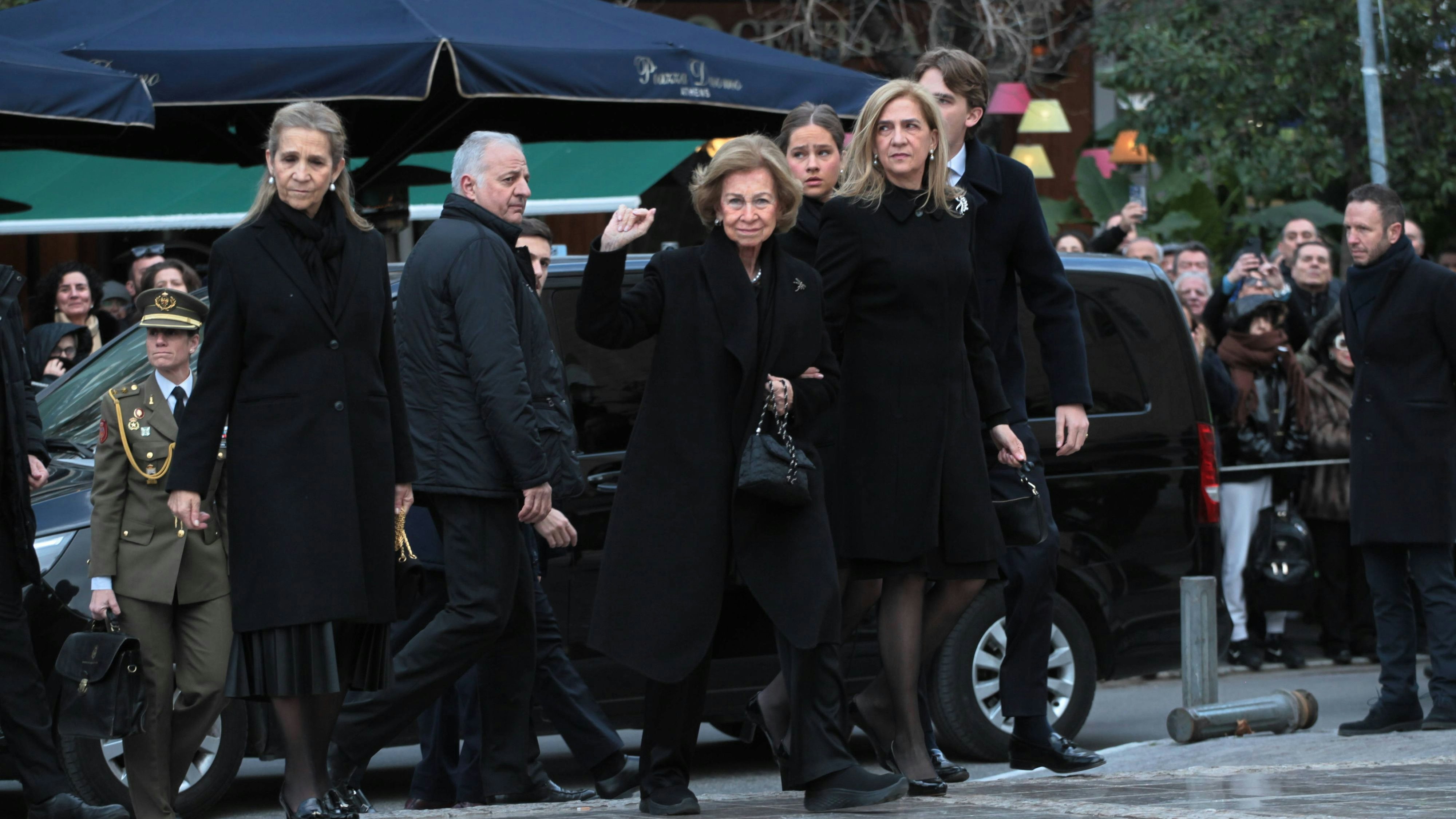 Sofia versucht für die Presse zu lächeln.