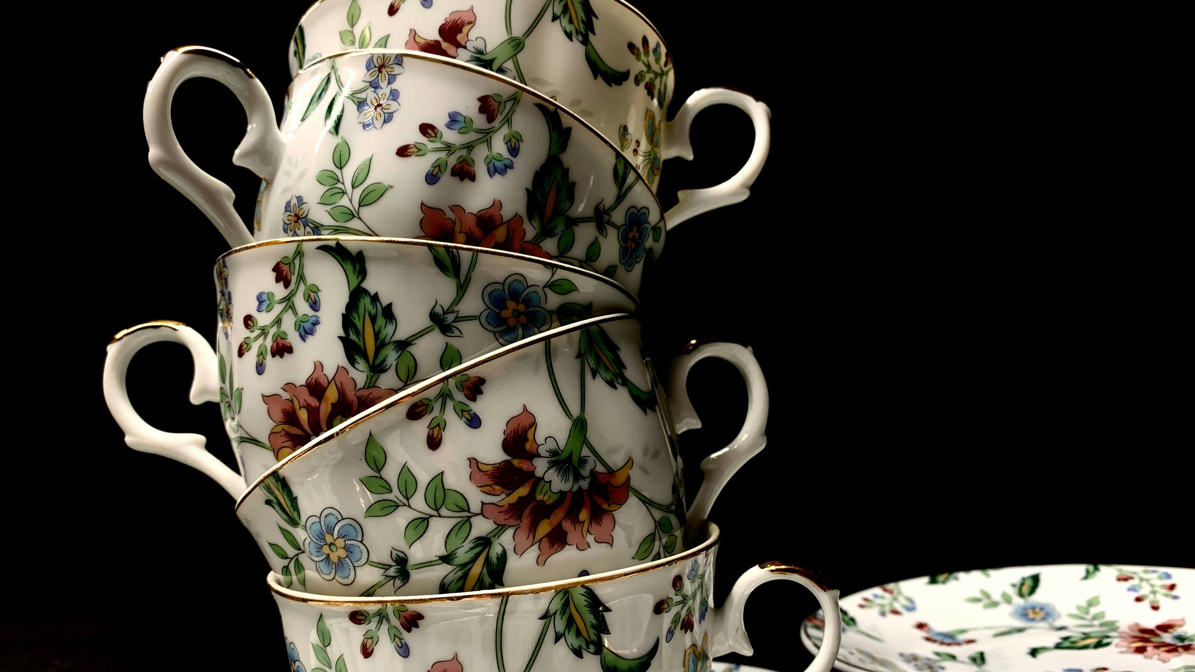 Heute.at - Wieso du von Flohmarkt-Porzellan nicht essen solltest