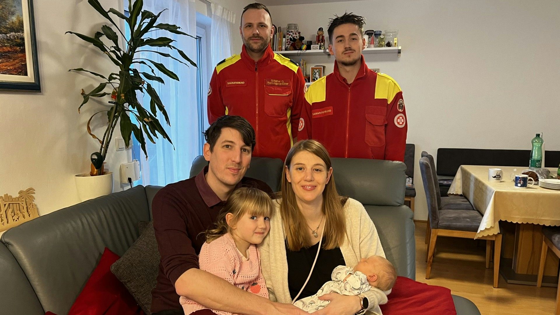 Heute.at - Luisa Charlotte kommt in Rettungswagen zur Welt