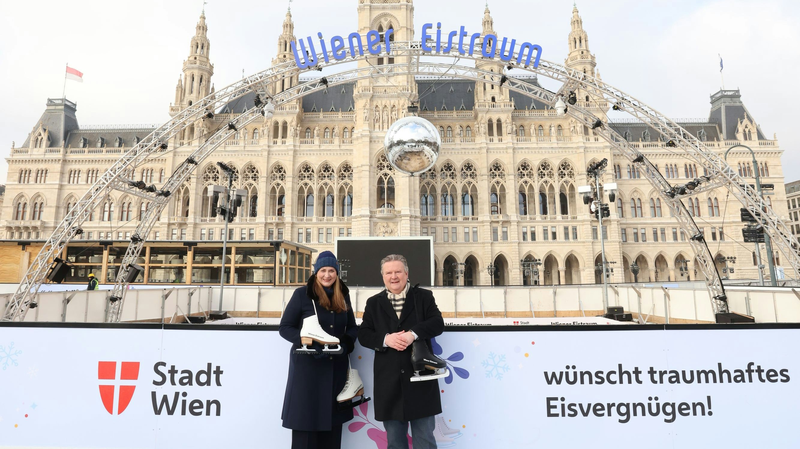 Heute.at - Letzter Feinschliff! Eistraum ist schon fast startklar