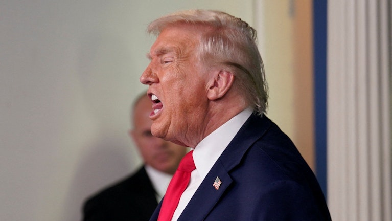 Ein Jahr lang buhlte das Weltwirtschaftsforum um seine Teilnahme. Am Mittwoch kommt Donald Trump über Davos und übernimmt den Gipfel. Alles wurde auf ihn zugeschnitten, sogar das Programm gesäubert. Nun kann er in Ruhe mit Europa abrechnen. Die Details.