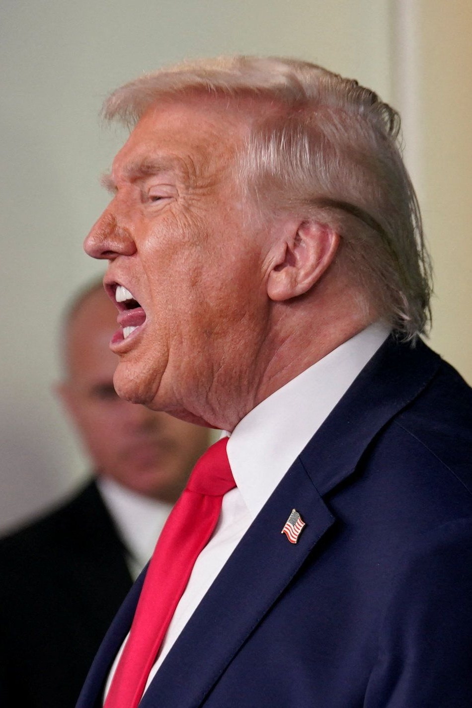 Trump, wie immer vollmundig, bei einer Pressekonferenz vo dem Abflug nach Davos