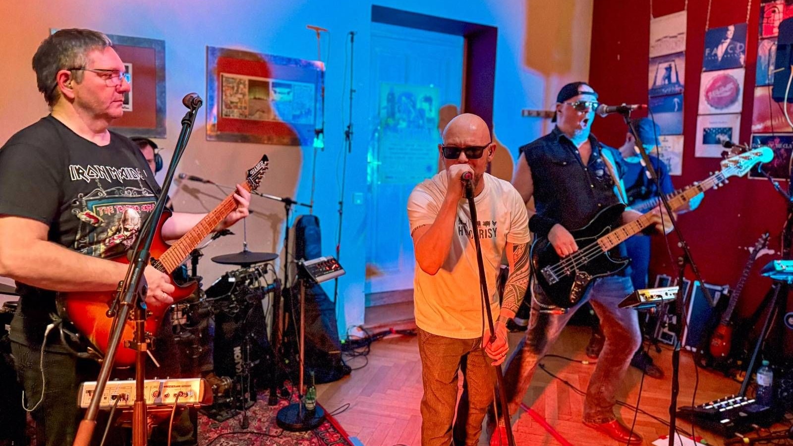 Heute.at - NEOS singen bei Benefizkonzert für Notschlafstellen