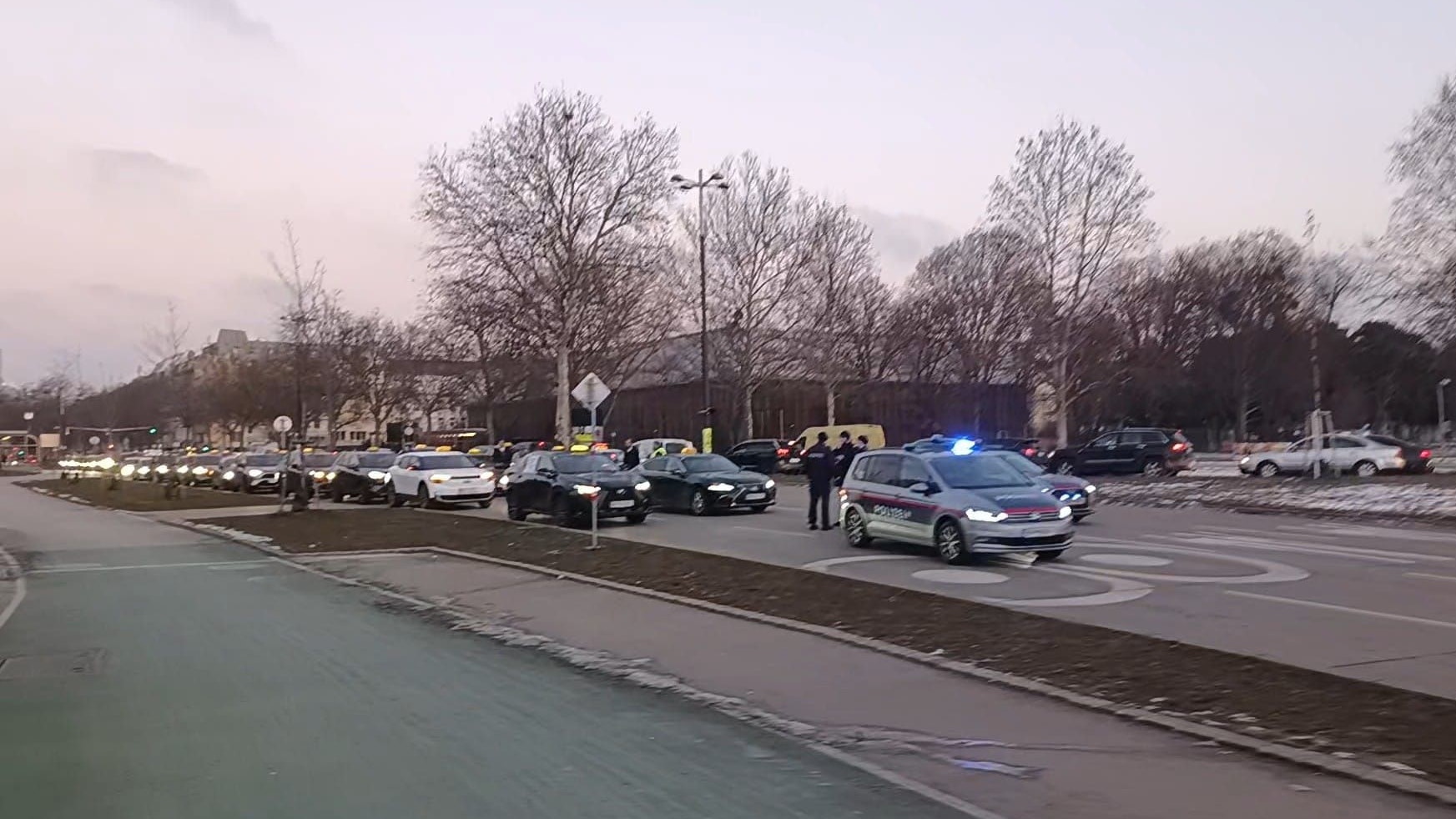 Heute.at - Stau-Alarm in Wien! 800 Taxis legen City komplett lahm