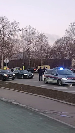 Stau-Alarm in Wien: 800 Taxis blockieren am Dienstag die Innenstadt bei Protest-Demo. Massive Verkehrsbehinderungen und Verzögerungen.