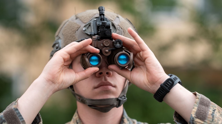 Dem Bundesheer fehlen Tausende Soldaten. Nun soll der Präsenzdienst verlängert werden, der Zivildienst dauert dann 12 Monate. Er bekommt neue Regeln und kann nicht mehr bei Umwelt-NGOs absolviert werden. Was sich jetzt alles ändern könnte.