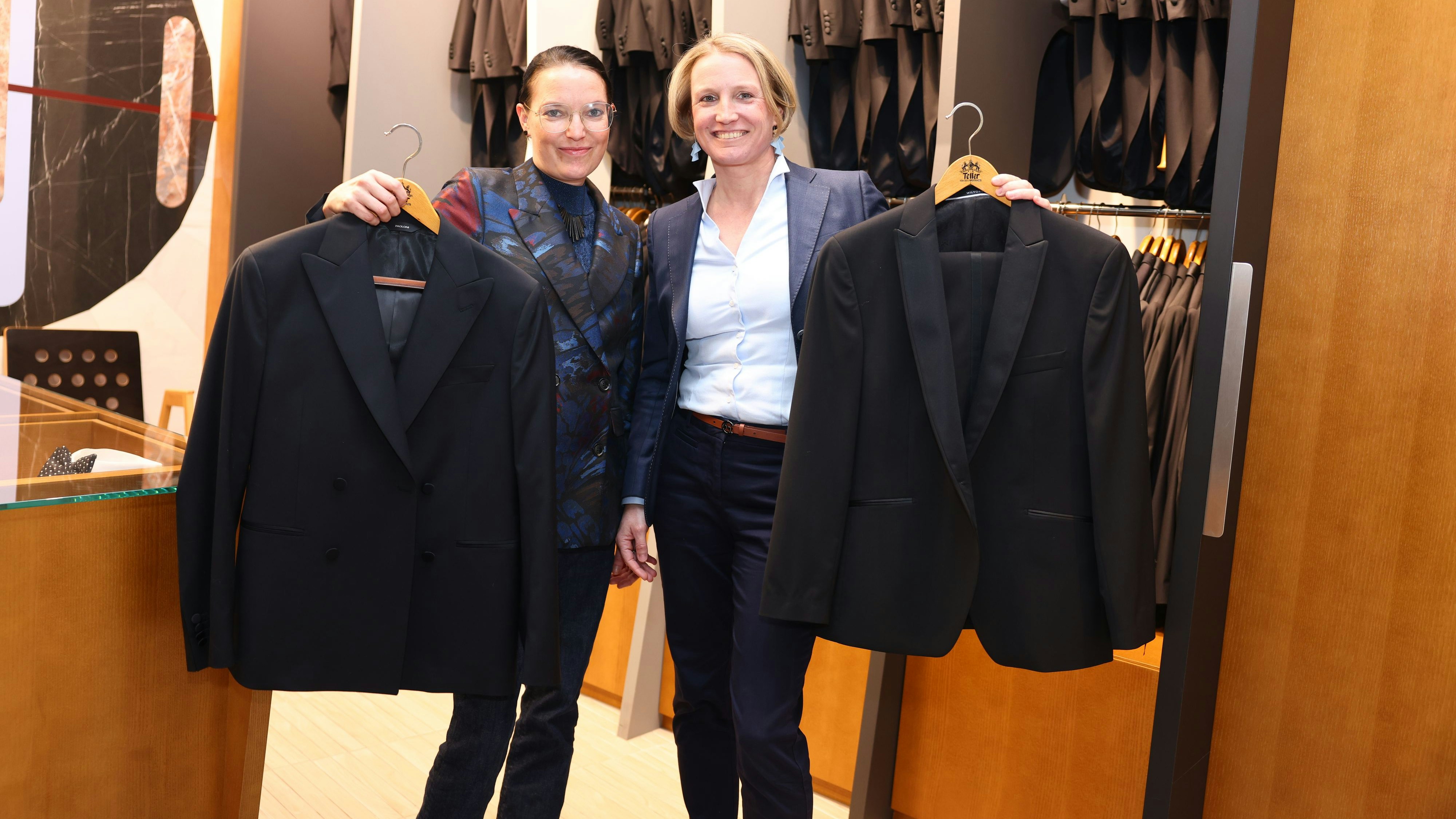 Heute.at - Modehaus sammelt Smokings für den guten Zweck