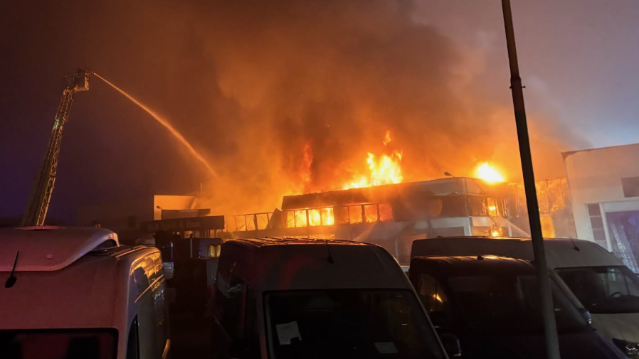 Heute.at - Explosionen, Flammen – Handyalarm an Bevölkerung