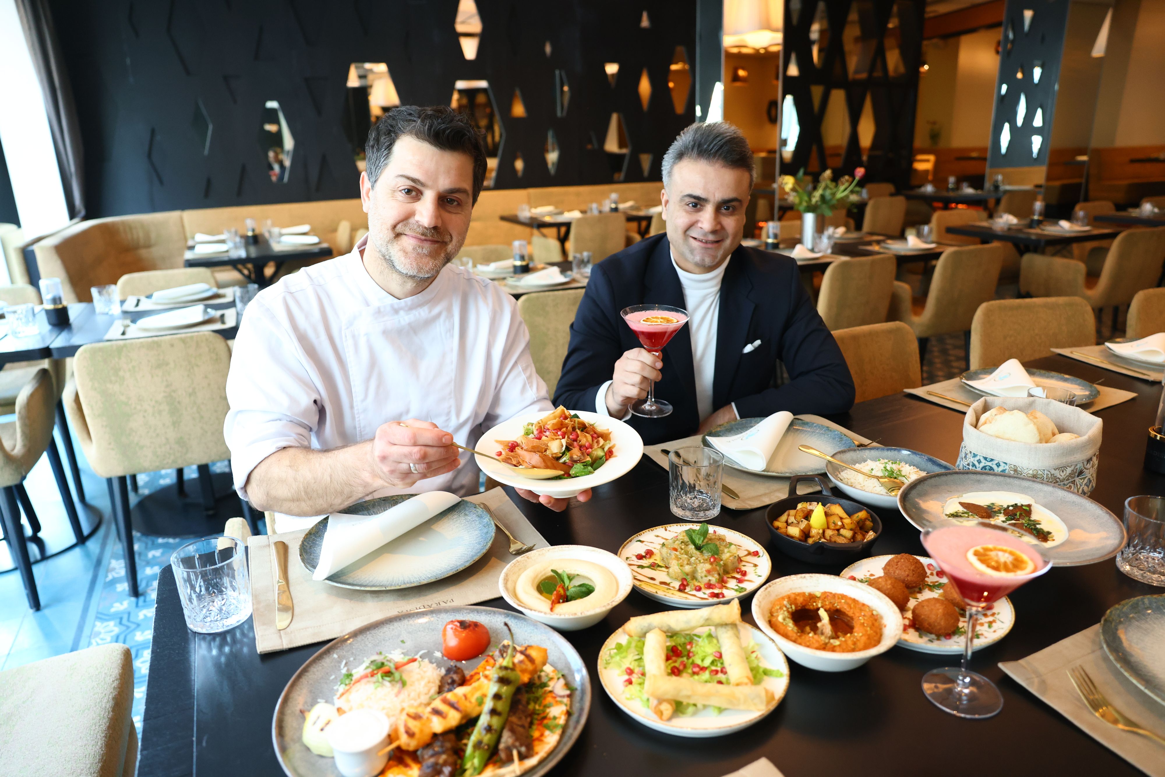 Inhaber und Küchenchef Yasser Kader und Inhaber und Restaurantleiter Issam Chahoud (v.l.) im 