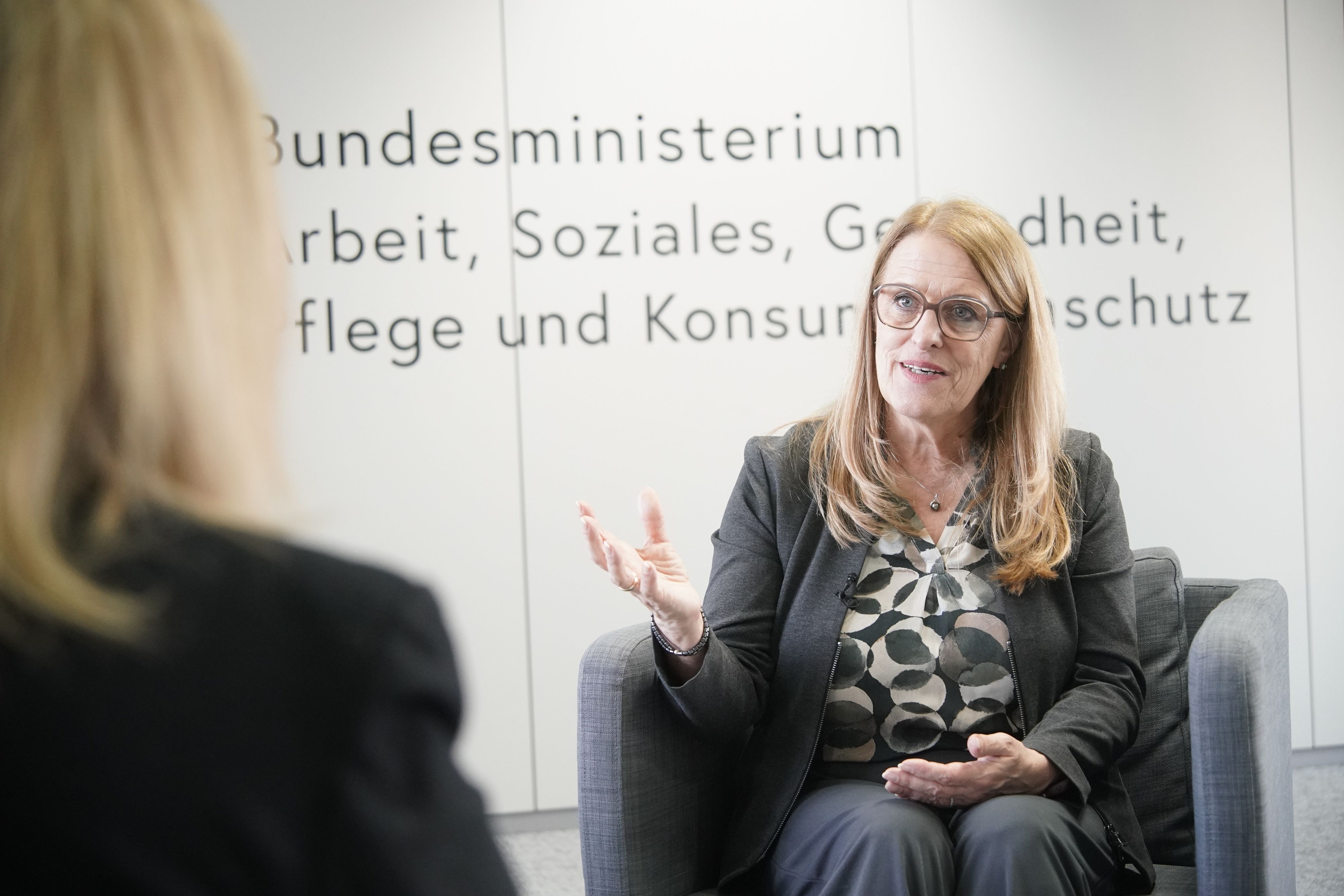 Konsumentenschutz-Staatssekretärin Ulrike Königsberger Ludwig (SPÖ) im Interview mit 