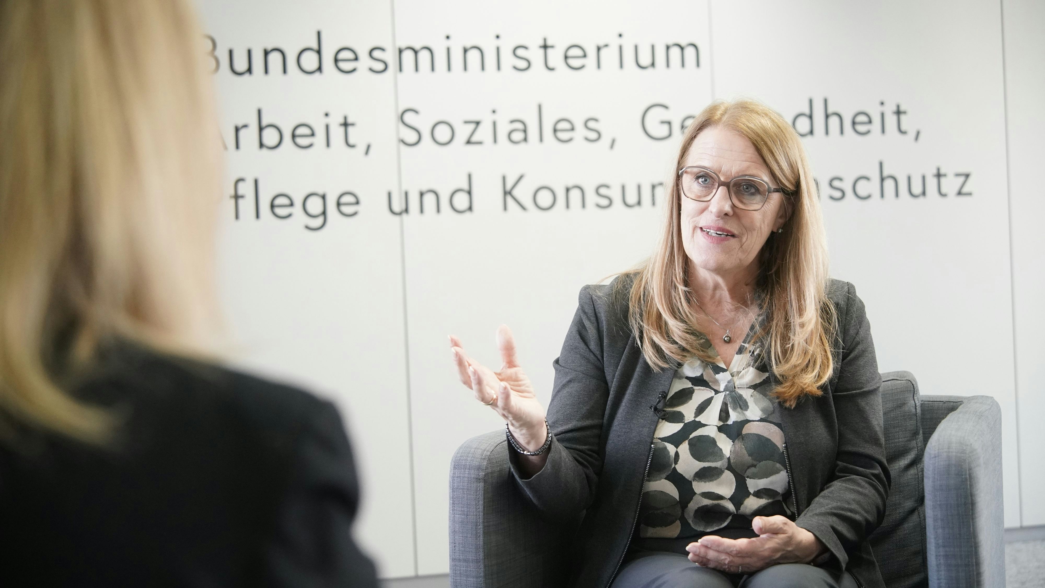 SP - Staatssekretärin in  Heute  – Kein Fleisch auf Babler - Liste – das ist der Grund