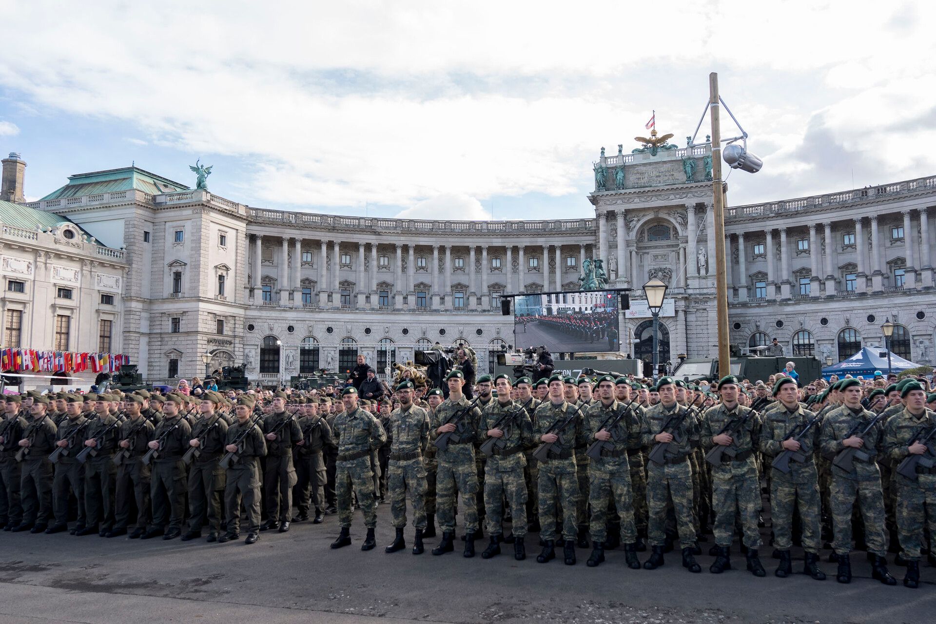 Traditionell werden einige Soldaten am 26. Oktober am Heldenplatz angelobt. 