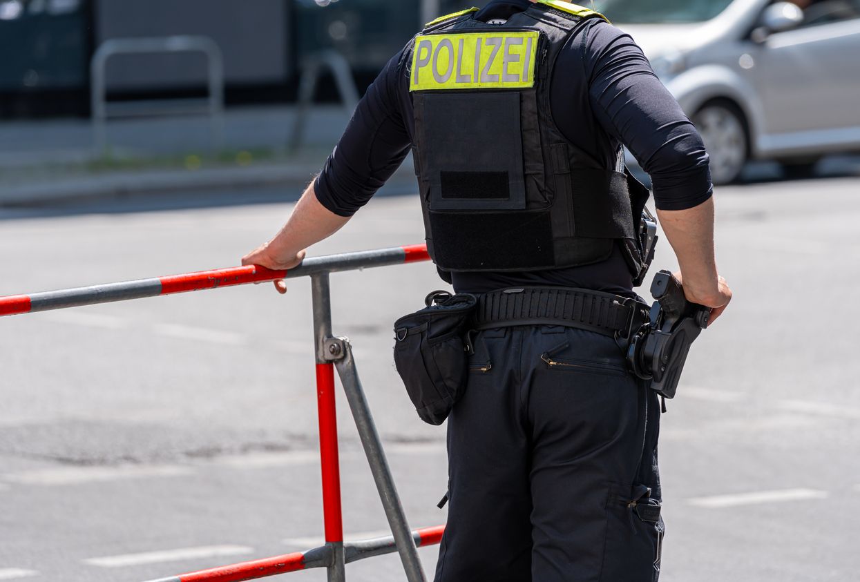 Laut Polizeiangaben wurden vier Menschen bei dem Vorfall verletzt. (Symbolbild)