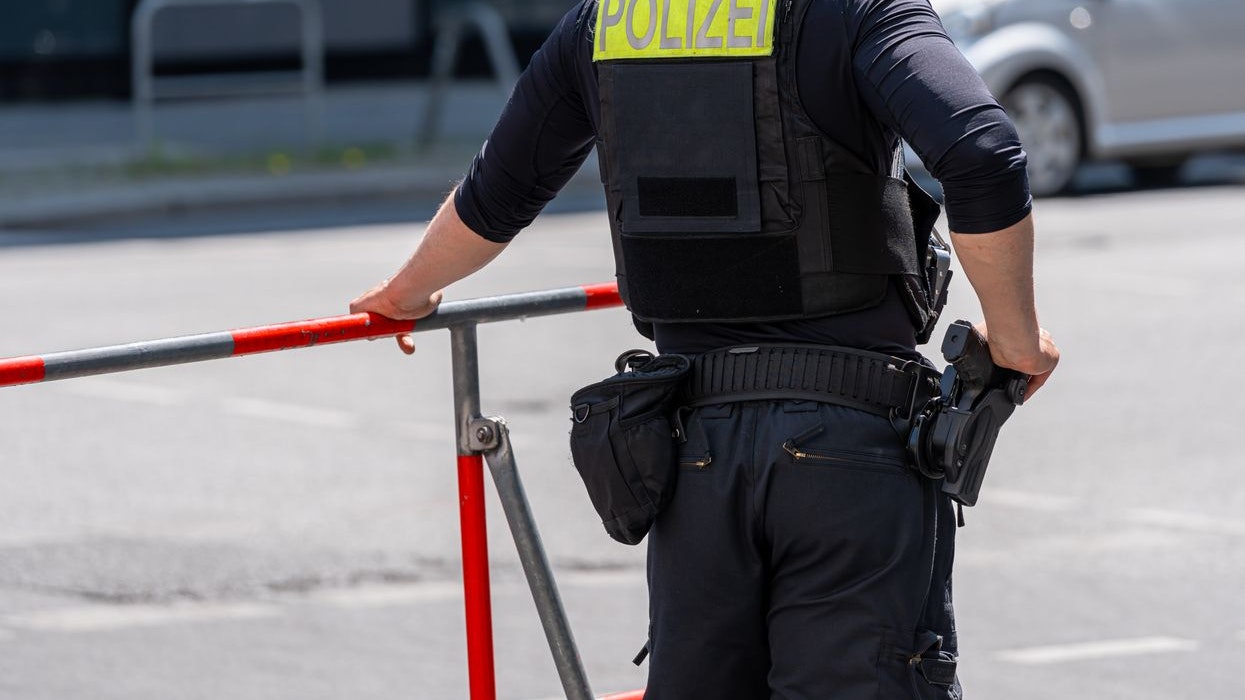 Heute.at - Entlaufene Kuh verletzt vier Menschen bei Auktion