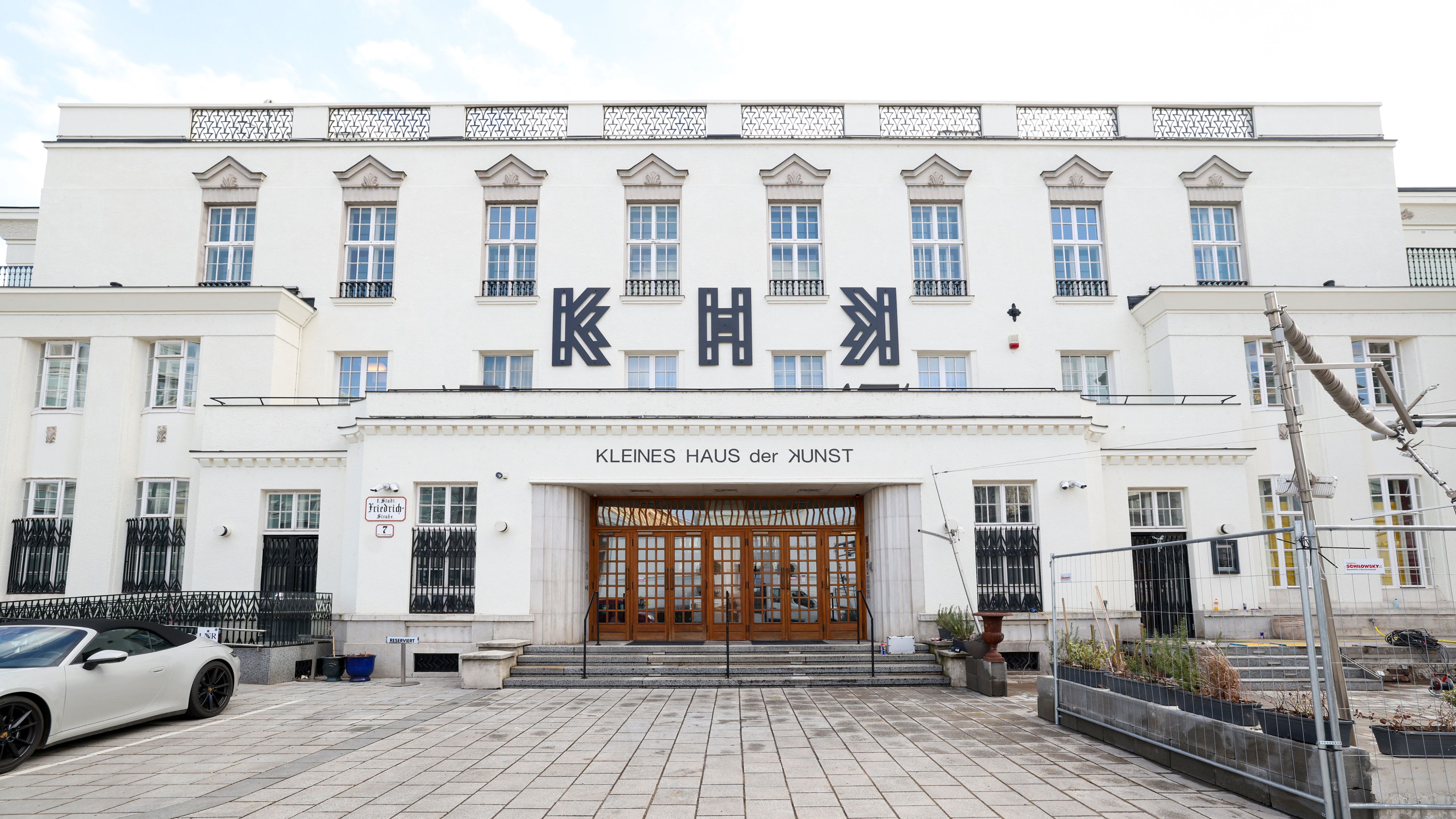 Das Kleine Haus der Kunst (KHK), vormals Novomatic Forum, in Wien.
