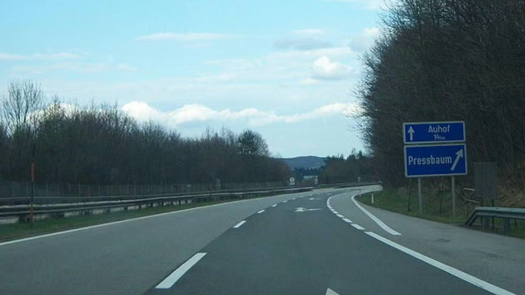 Heute.at - Verfolgungsjagd mit 200 km/h – Polizei gibt Schuss ab