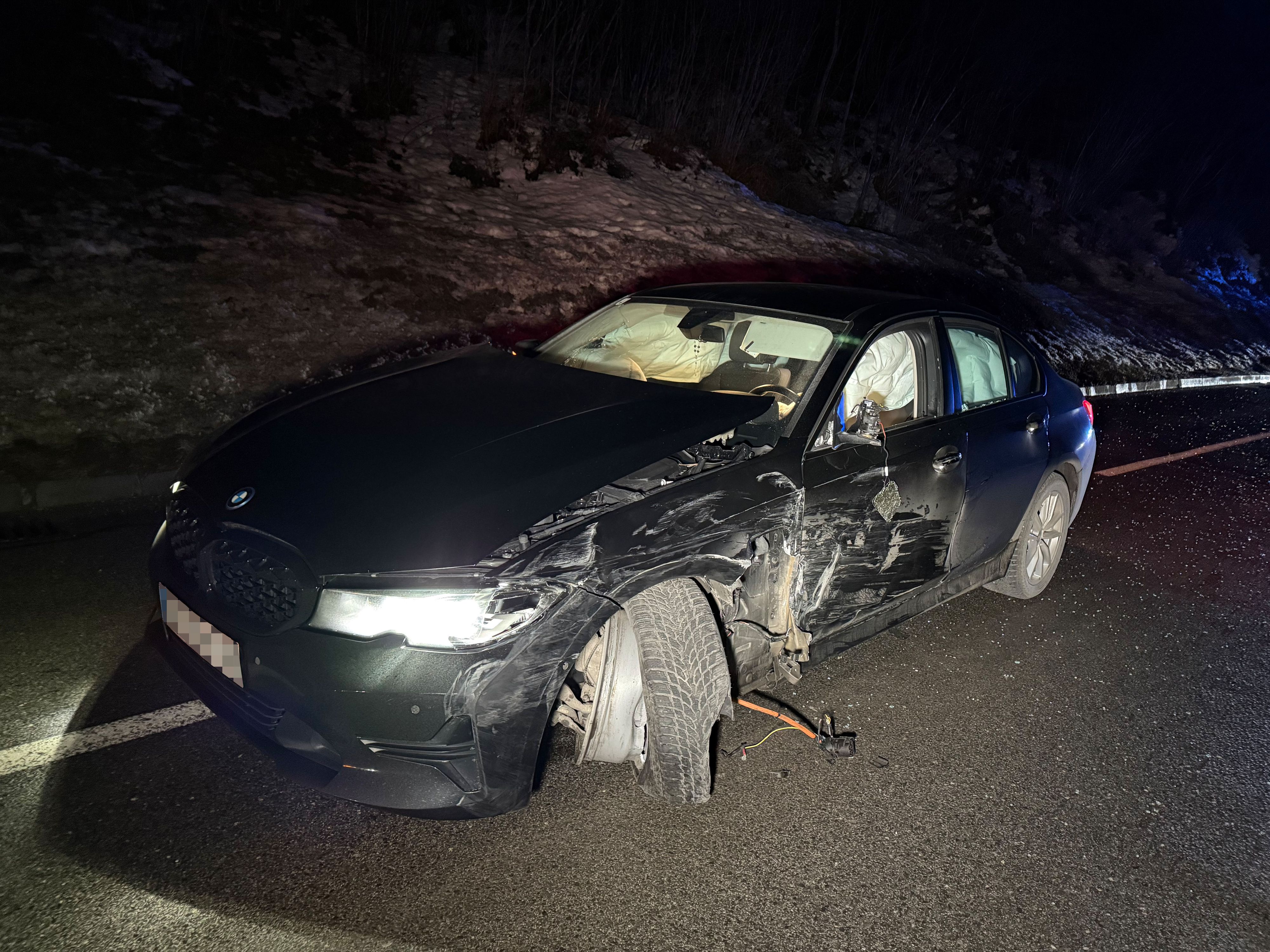 Heute.at - Überholmanöver von Autofahrer (18) geht komplett schief