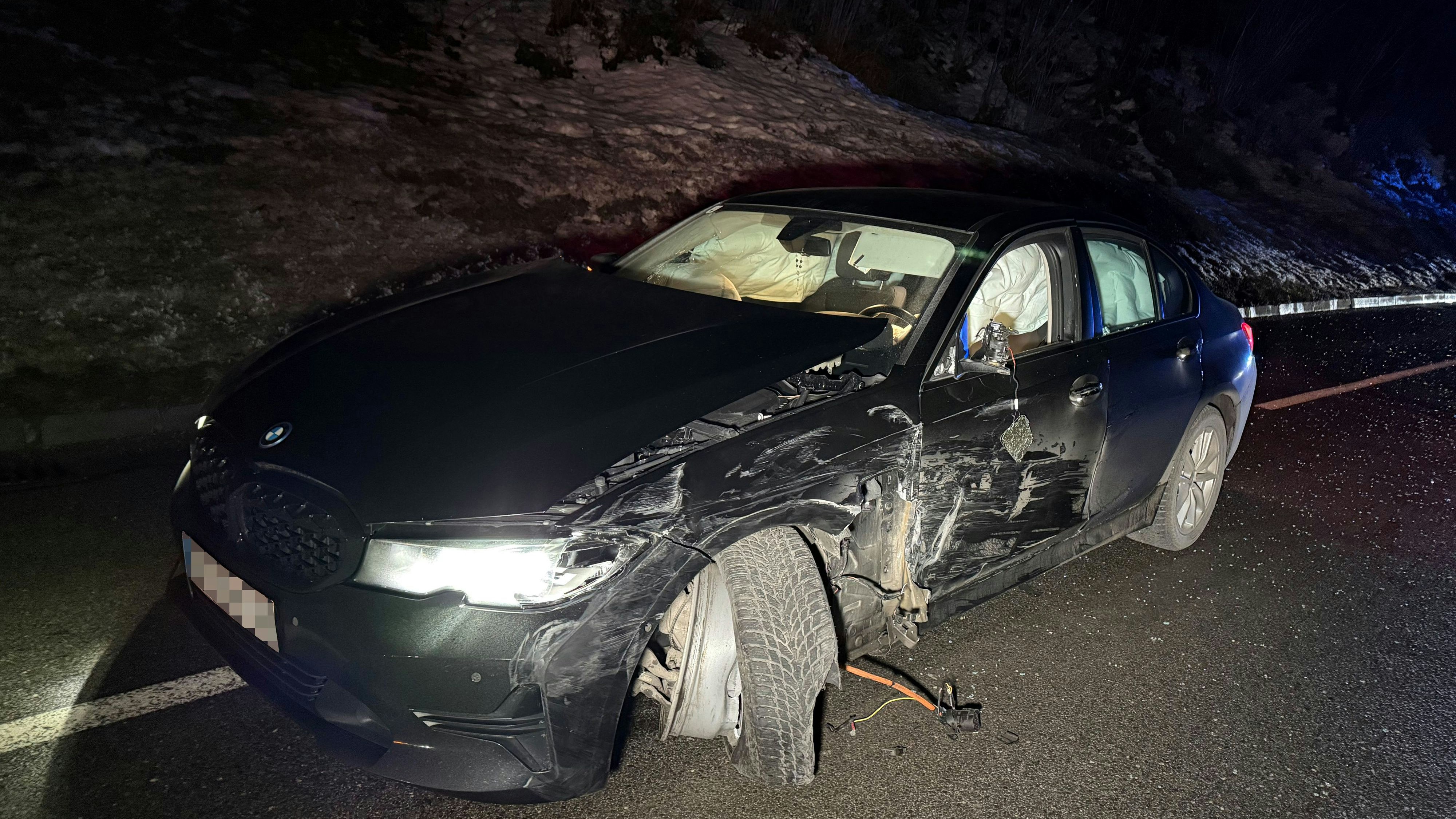 Heute.at - Überholmanöver von Autofahrer (18) geht komplett schief