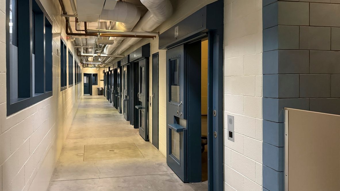 Heute.at - Mama sitzt mit ihrem 2-jährigen Sohn im Gefängnis