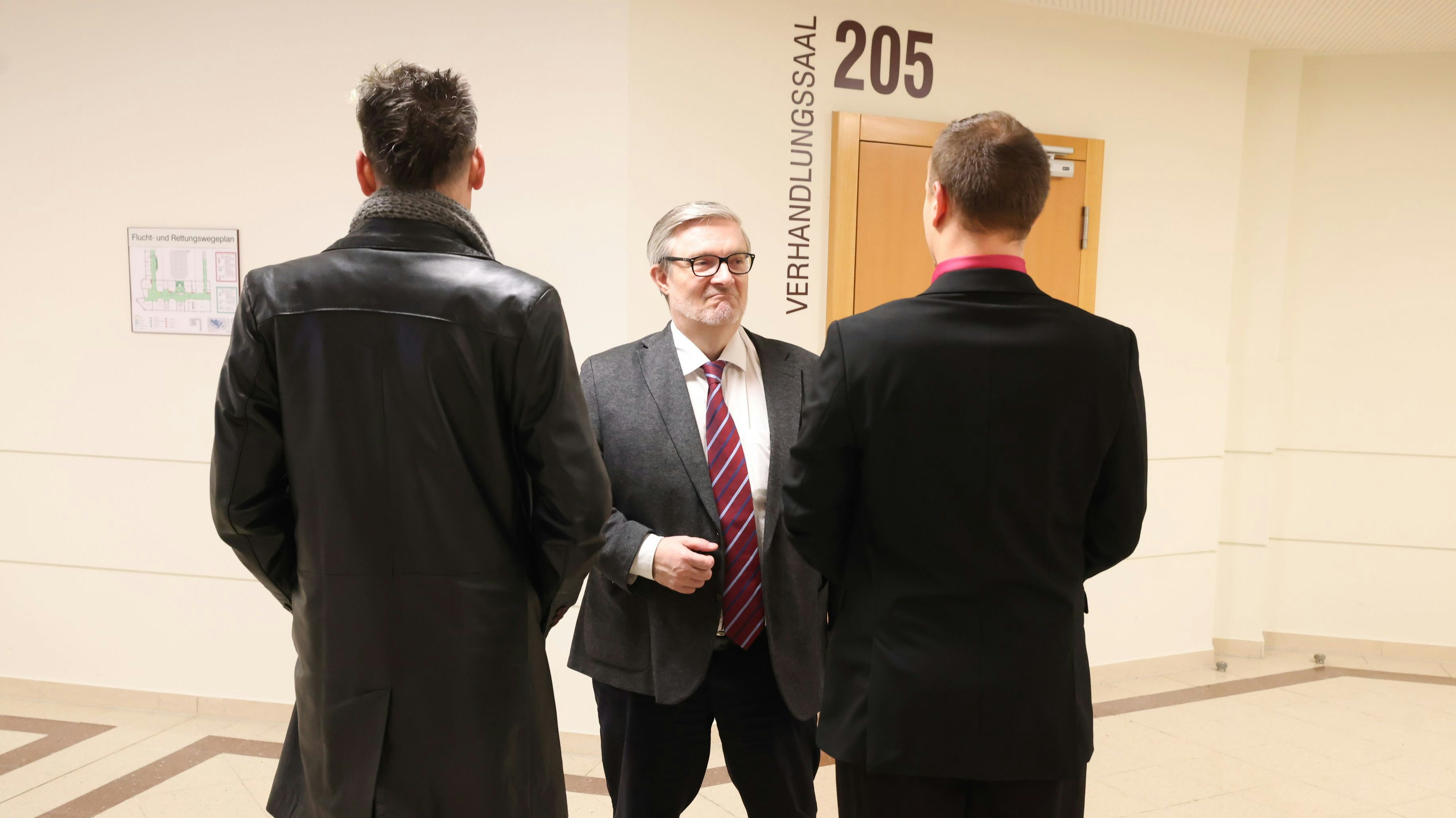 Heute.at - Homophobe Attacke: Hass-Opfer landet auf Anklagebank