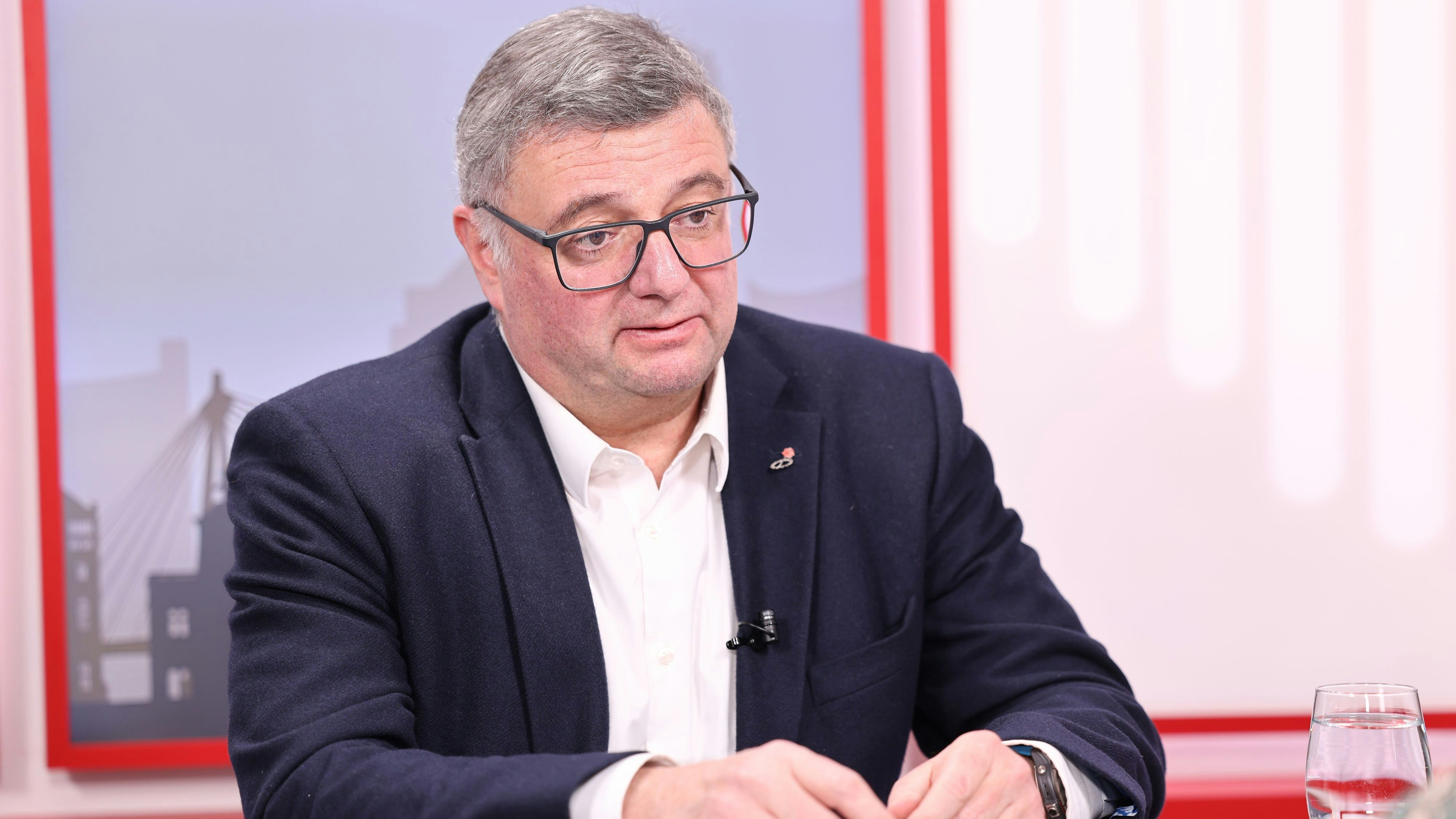 SPÖ-Staatssekretär Leichtfried nennt alarmierende Zahlen zur zunehmenden Online-Radikalisierung.