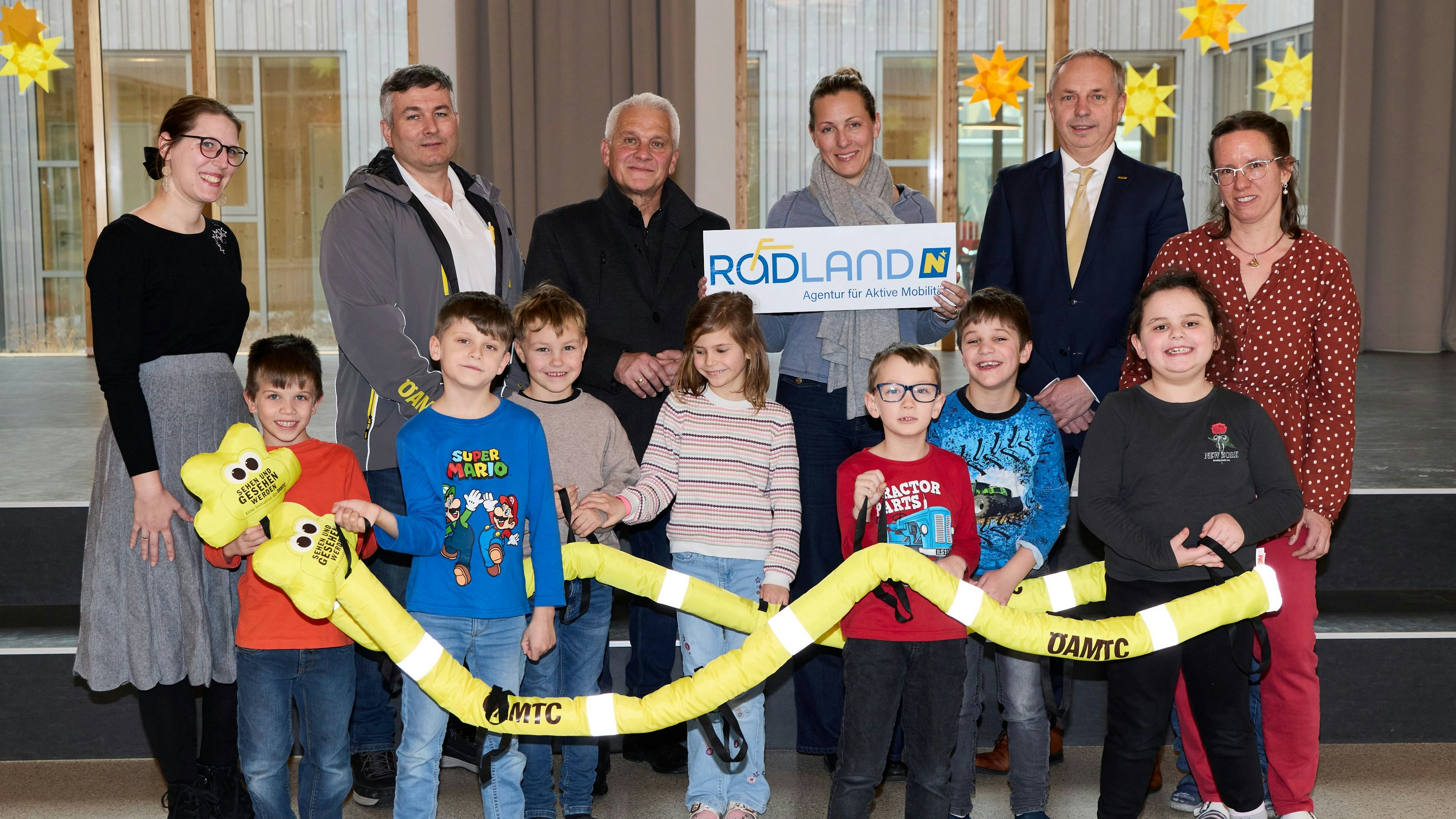 Heute.at - ZamZams mit 10 Griffen – Spazierraupen übergeben