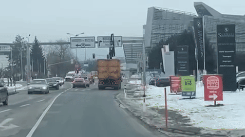 Heute.at - Verletzte, Totalschaden! Schilder krachen auf Autos