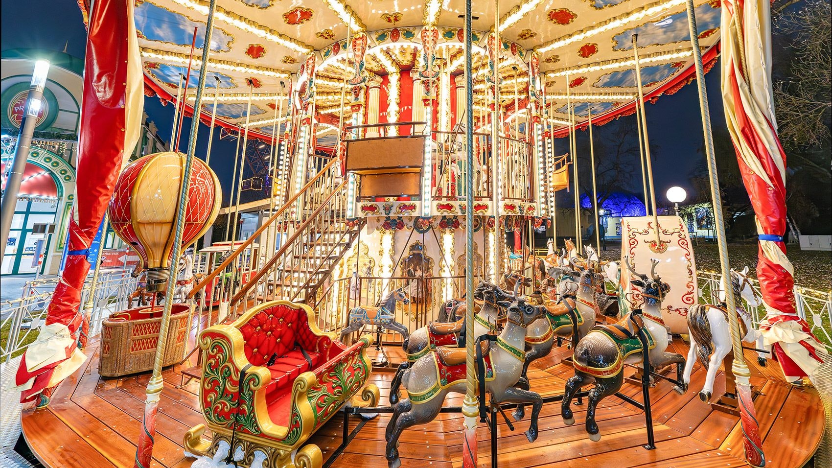 Das Alt Wiener Karussell im Prater steht jetzt am Riesenradplatz.