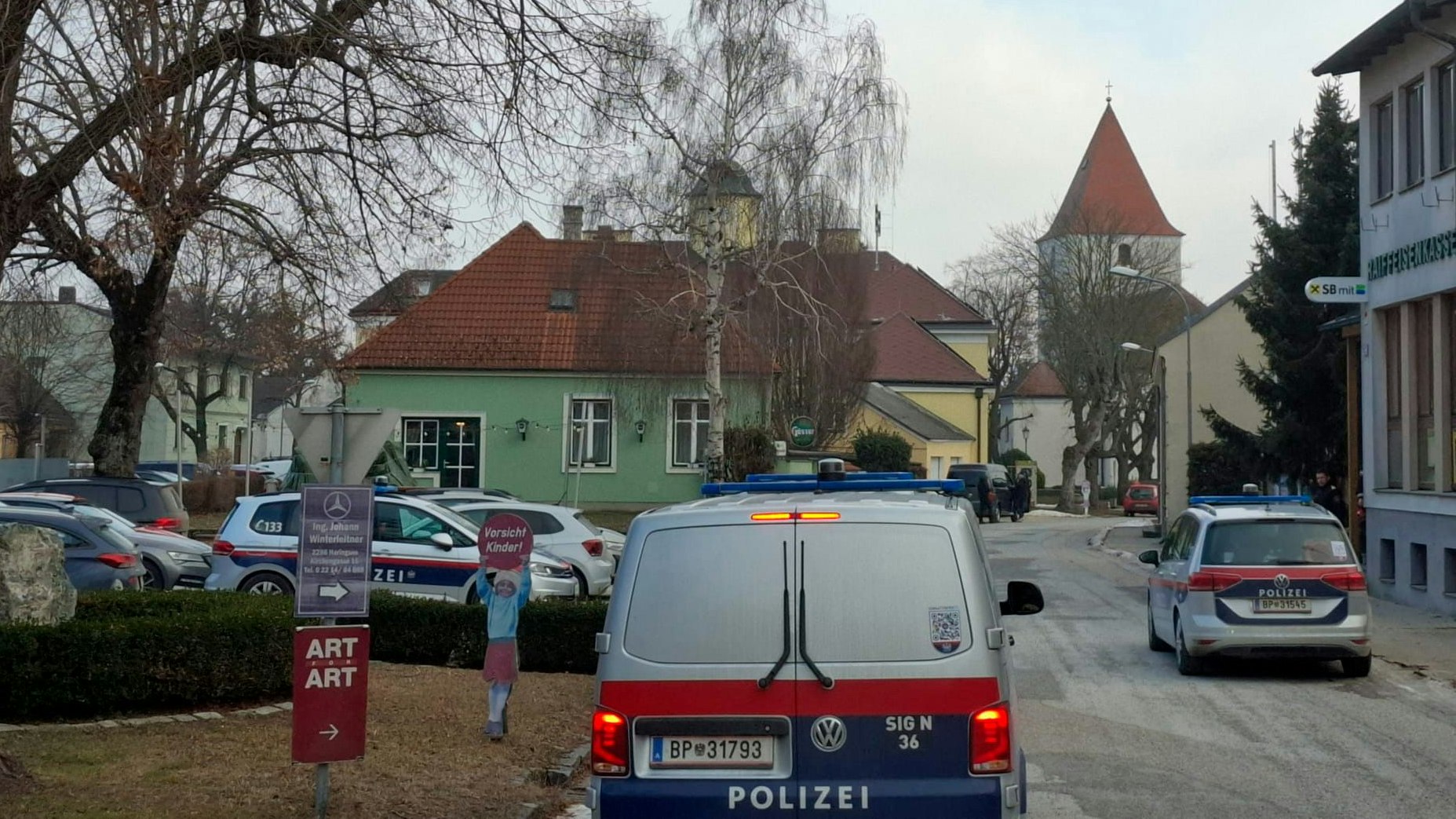 Heute.at - Räuber trug FFP2-Maske – Banküberfall mit Pistole