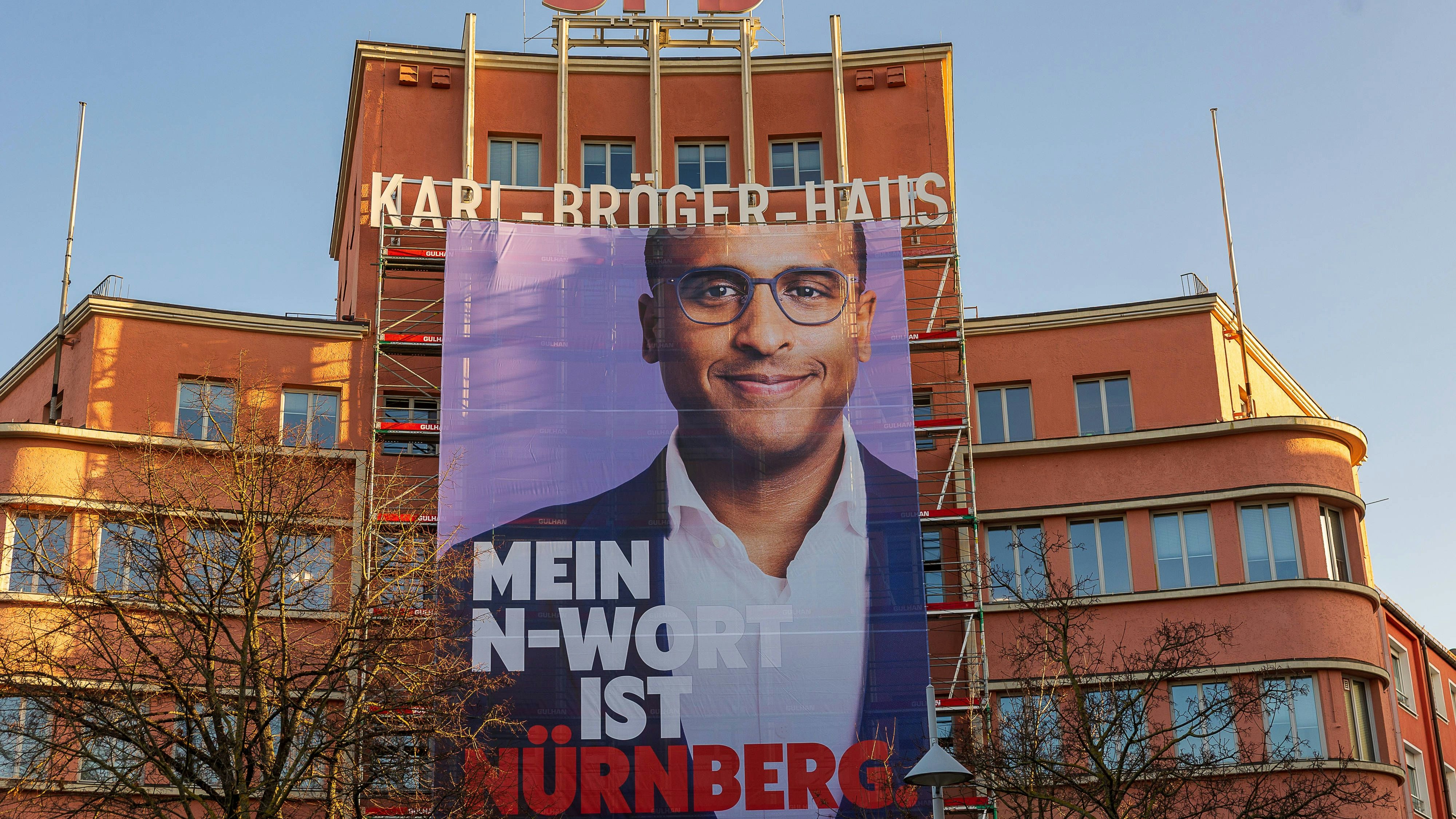 Aufregung in Nürnberg – SPD - Politiker provoziert auf Wahlplakat mit  N - Wort  