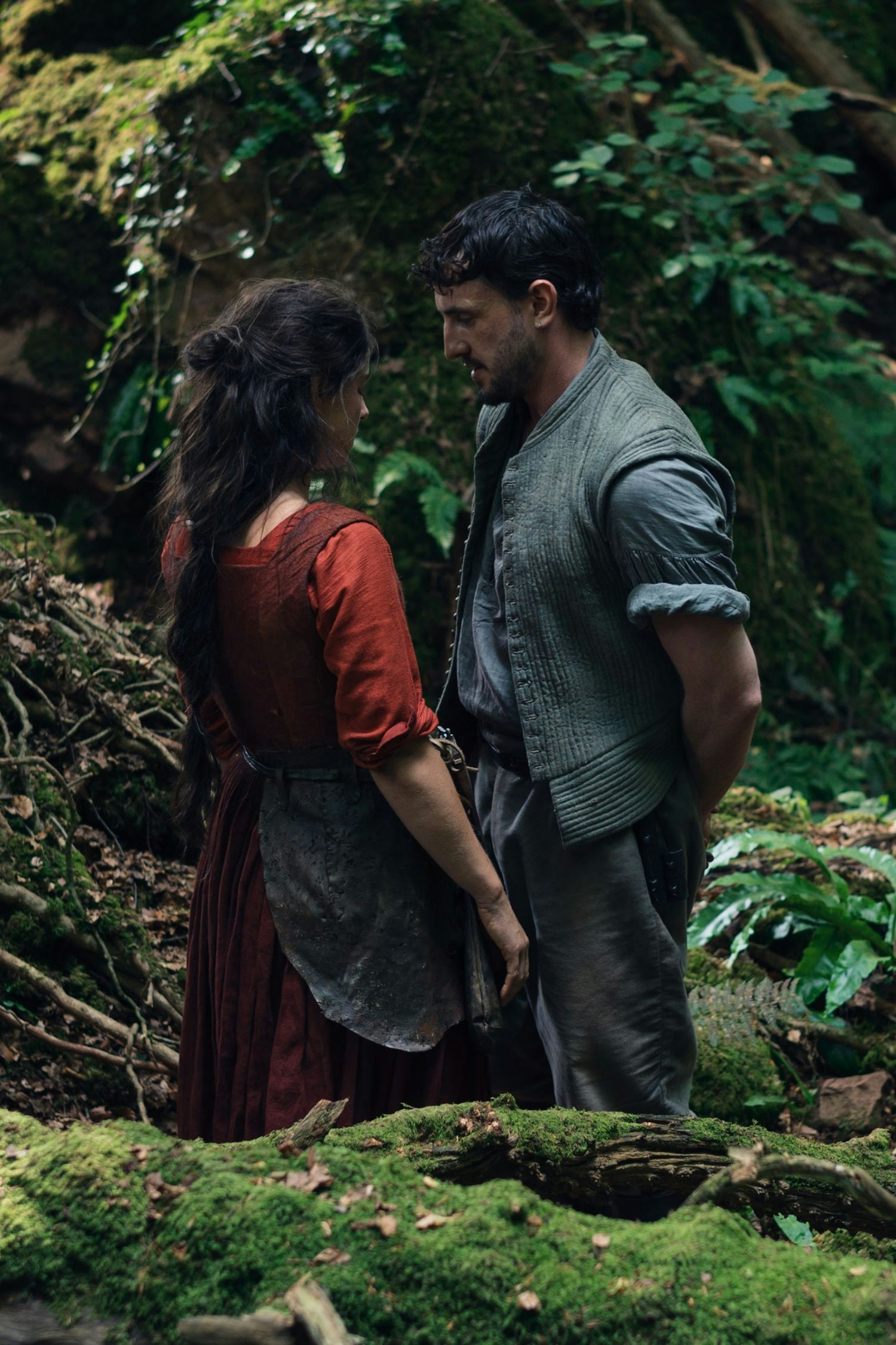 Meister und Muse: William Shakespeare (Paul Mezcal) und seine Ehefrau Agnes (Jessie Buckley) in "Hamnet"