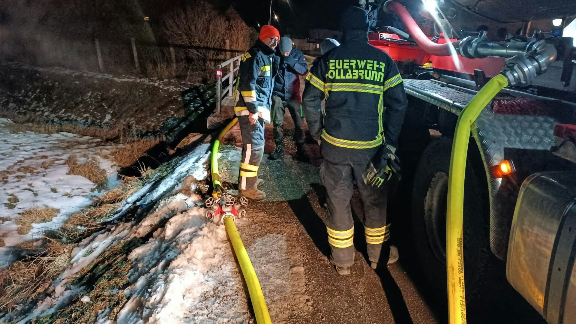 Heute.at - Trinkwasser verunreinigt – Feuerwehr im Dauereinsatz