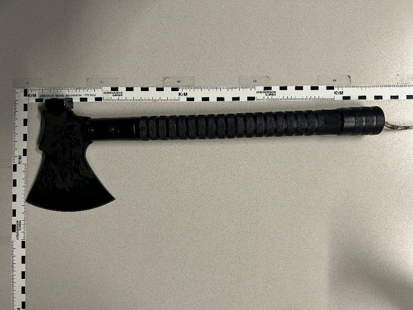 Mit dieser Axt soll der Taxilenker bedroht worden sein.