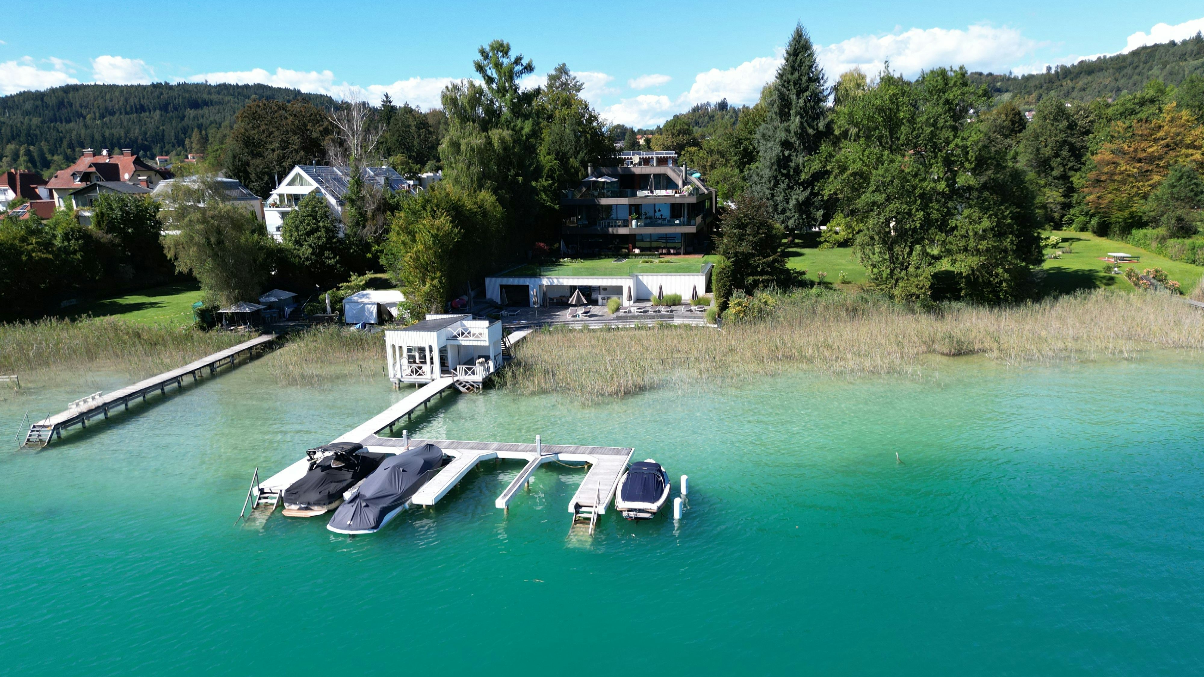 Die Top-Adresse Österreichs ist noch immer der Wörtersee. Hier tummeln sich Reich und Schön. 