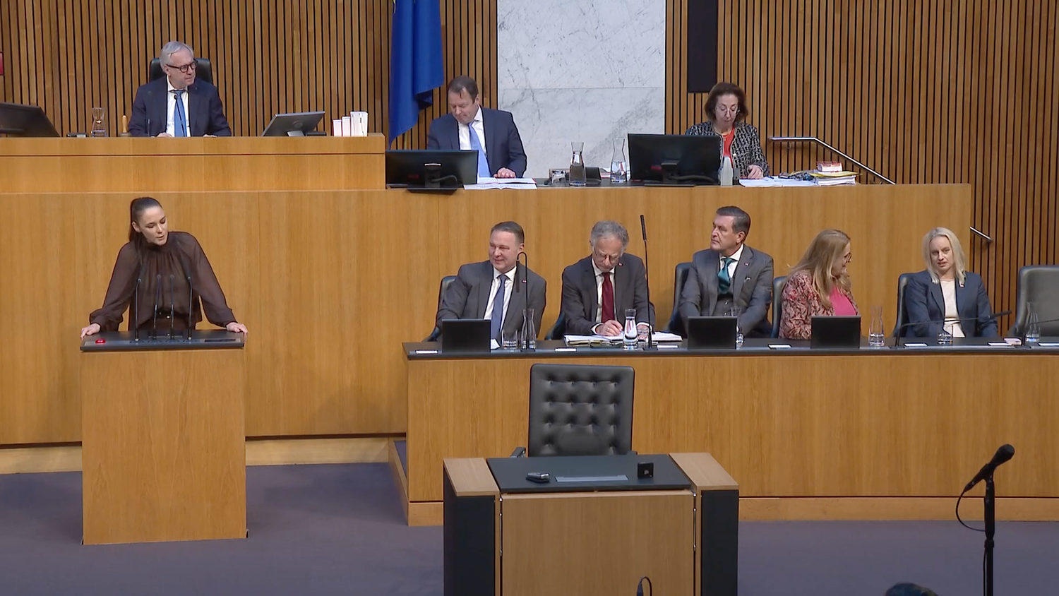 FPÖ-Abgeordnete Lisa Schuch-Gubik (l.) attackierte Vizekanzler Andreas Babler (SPÖ) frontal.