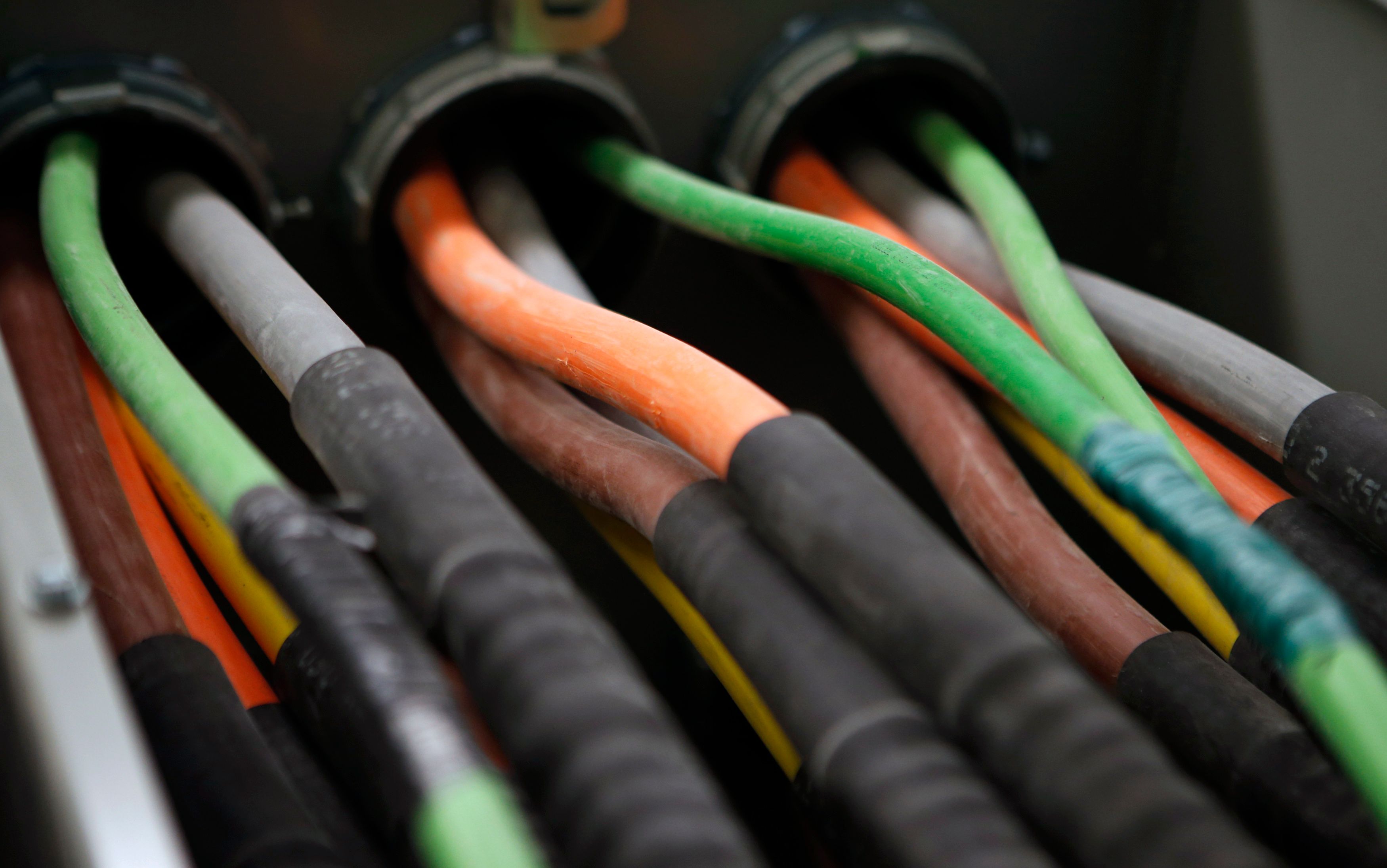 Bis 2035 – also fünf Jahre später als bisher geplant – soll der Ausbau abgeschlossen sein und die bisherigen DSL-Anschlüsse abgeschaltet werden.