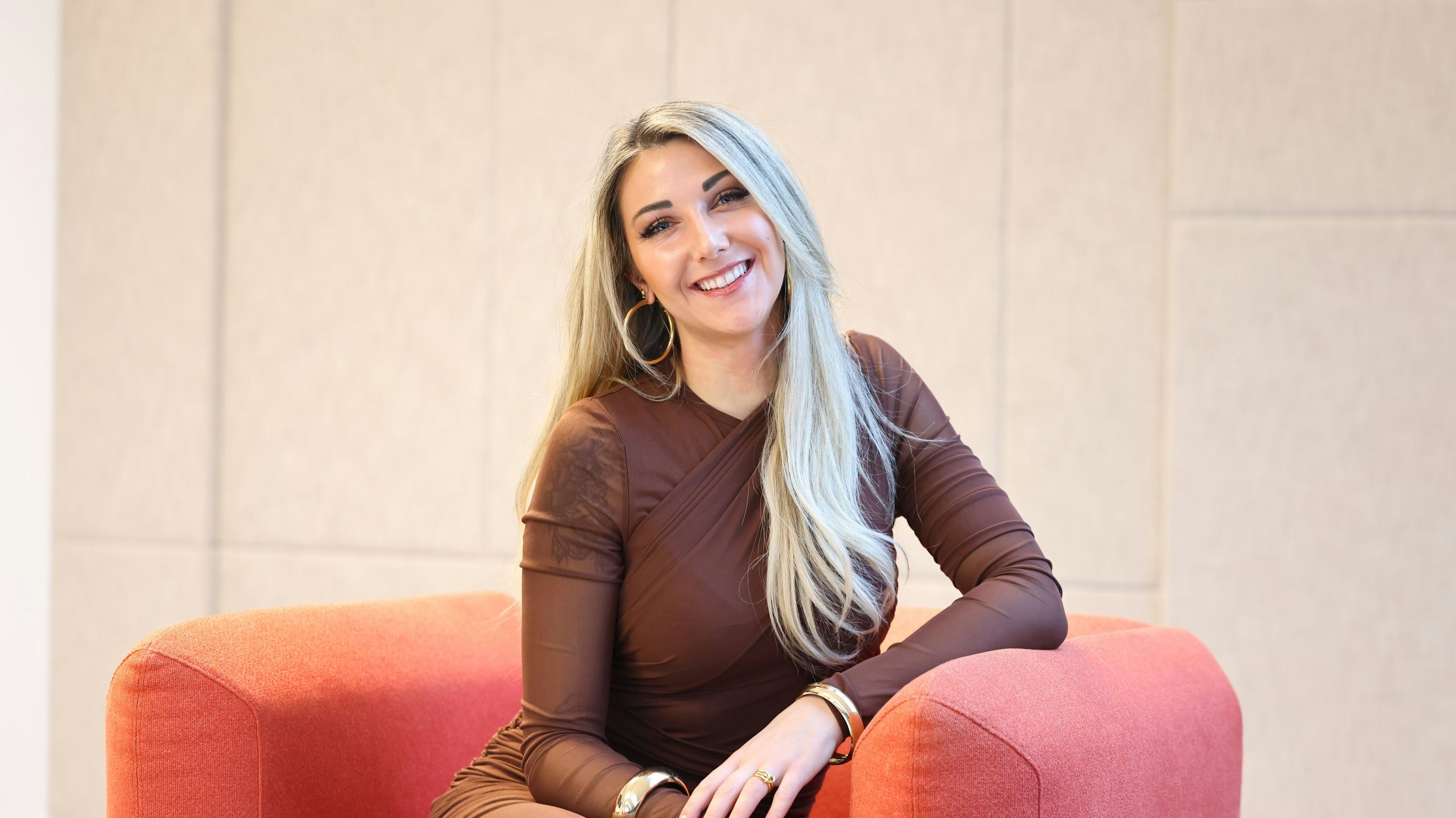 Heute.at - ESC-Anwärterin Kayla Krystin zündet I Brenn in Kitz