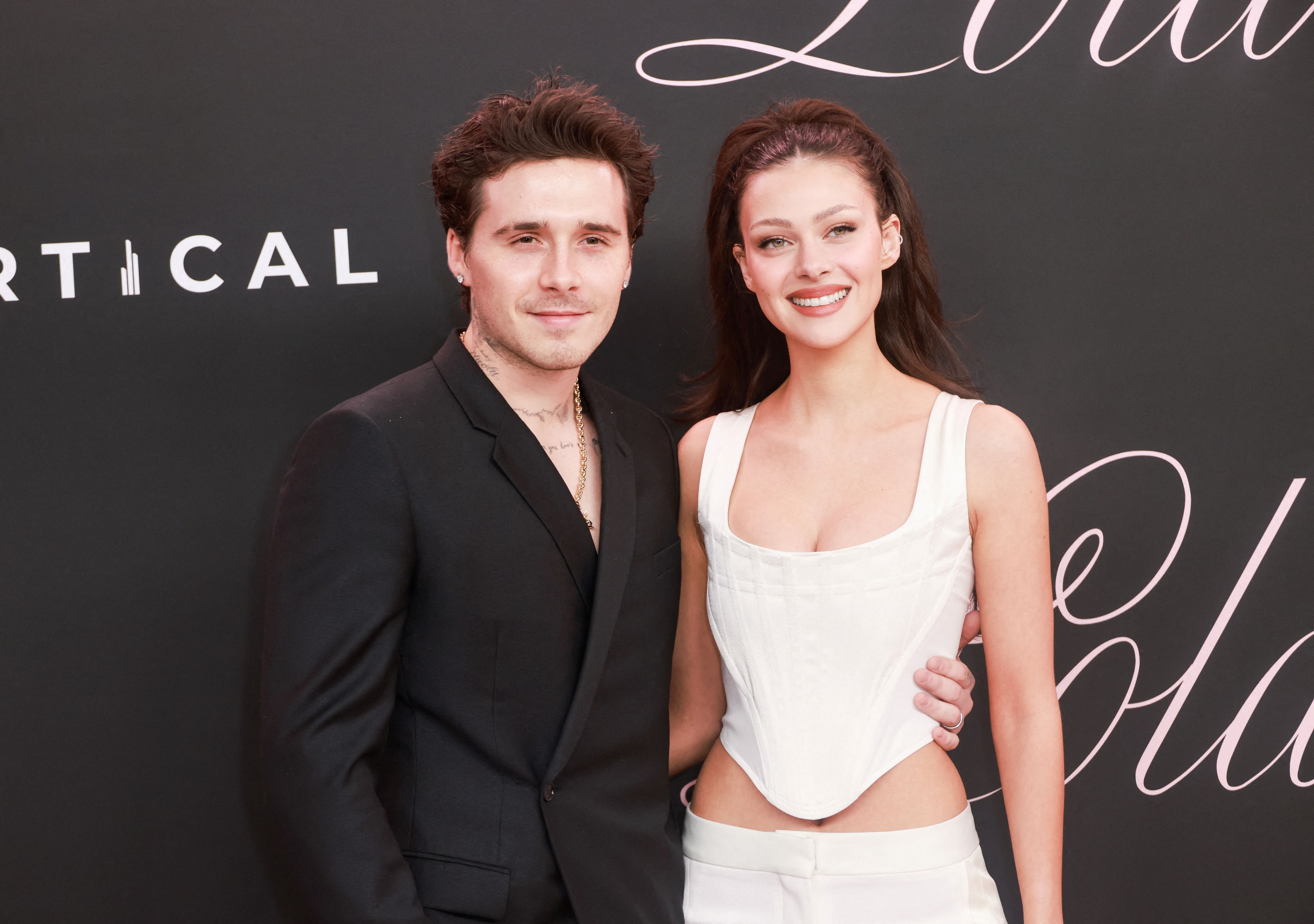 Brooklyn Beckham mit Ehefrau Nicola Peltz bei einer Filmpremiere in L.A.