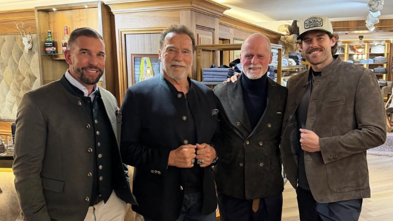 Heute.at - Arnie ist zurück! Und das Kitz-Outfit sitzt bereits