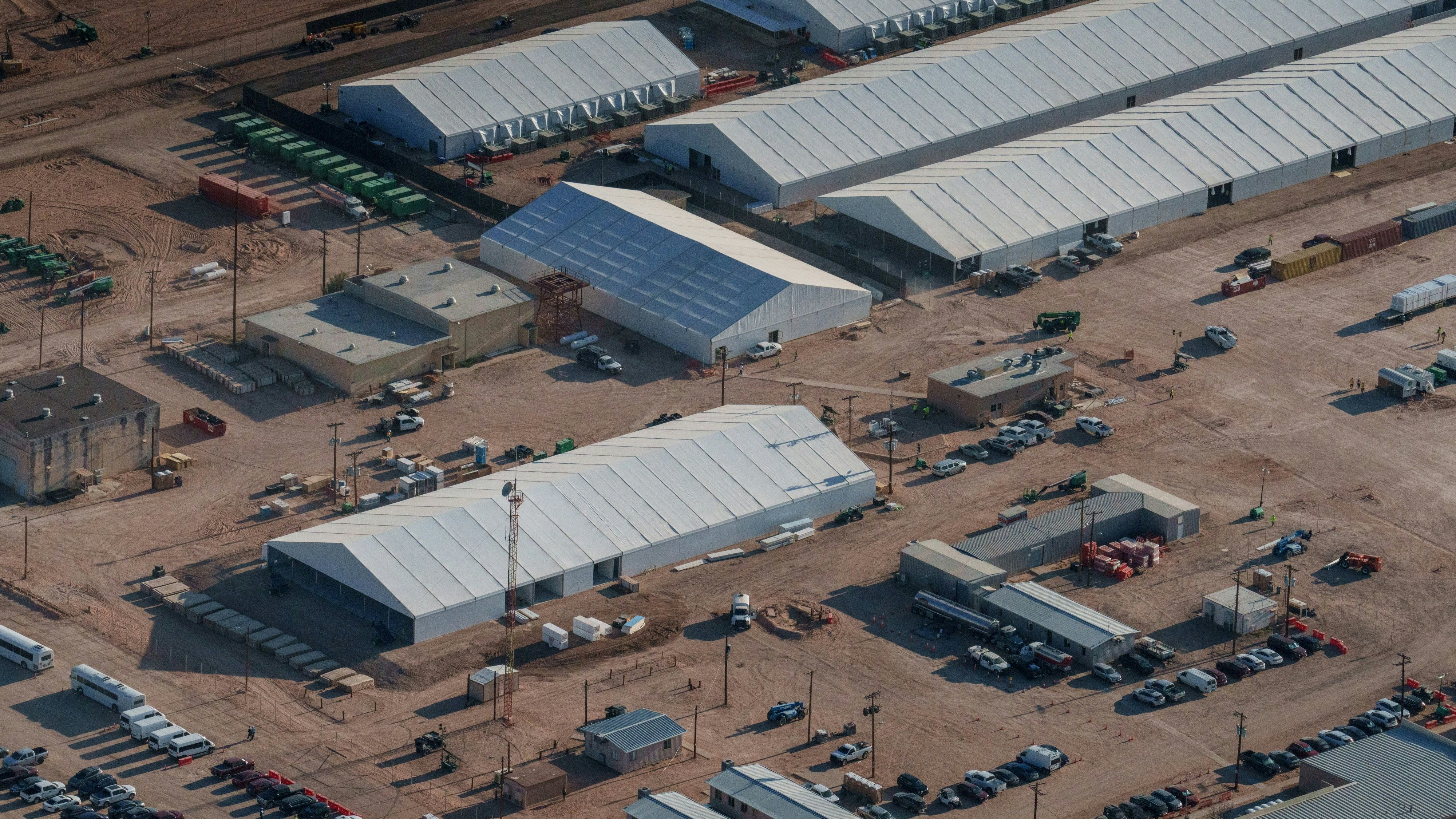 Heute.at - Vierfacher Vater stirbt in Abschiebeanstalt von ICE