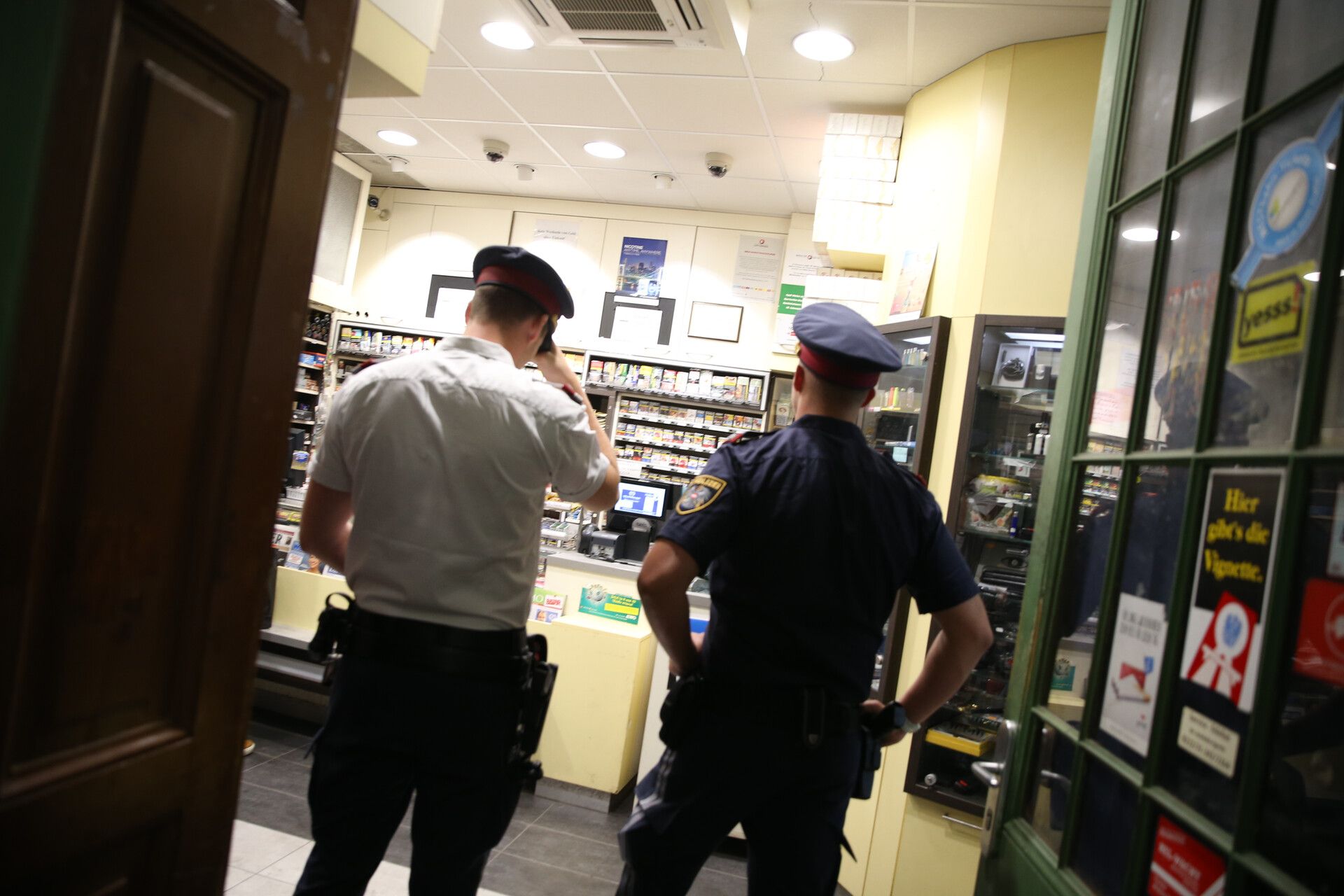 Die Polizei hat die Ermittlungen nach einem Raub in einer Trafik übernommen. Archivbild. 