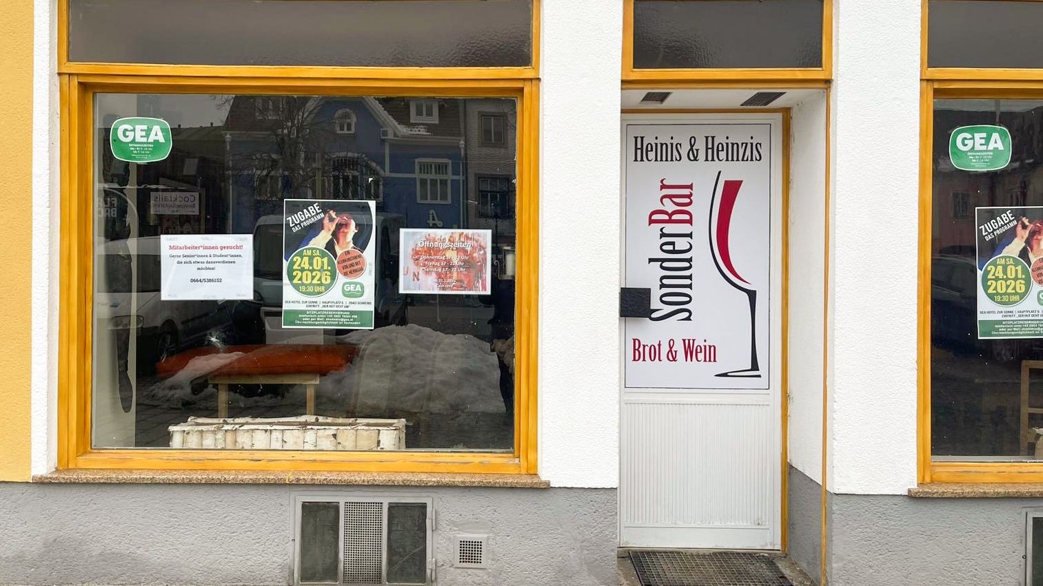 Der künftige Eingang zu Heini & Heinzis SonderBar am Hauptplatz in Schrems.