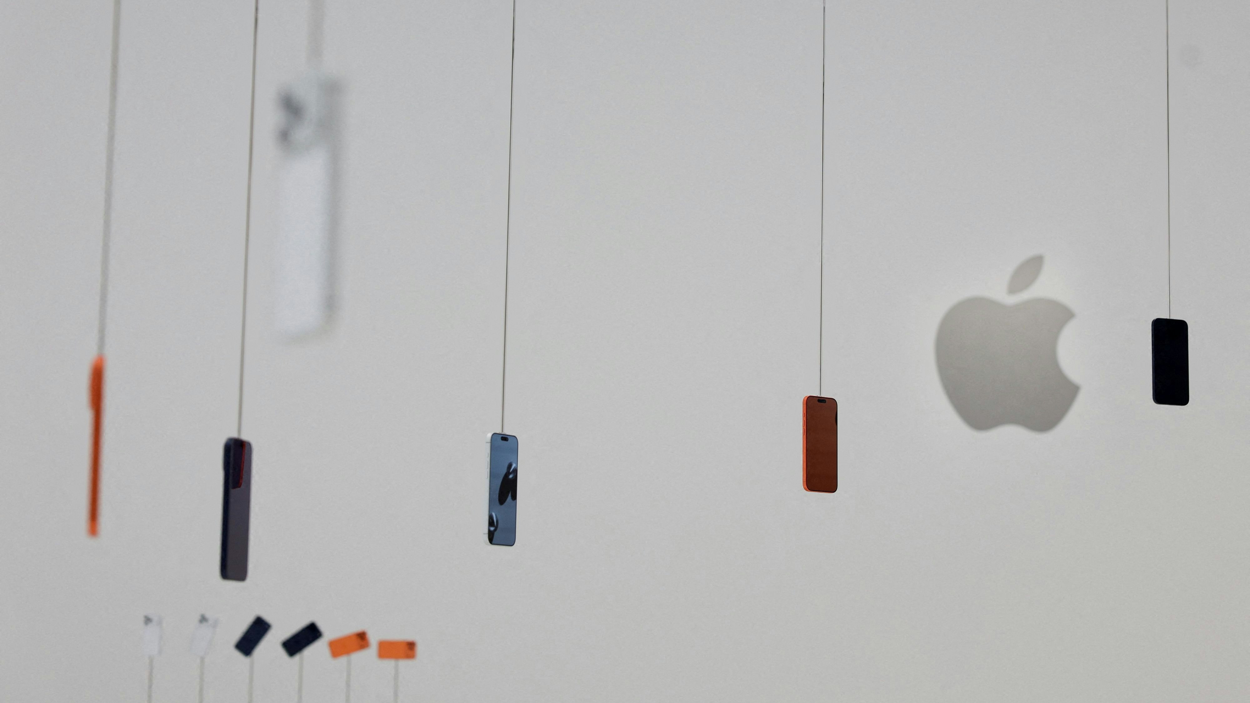 Heute.at - Apple plant KI-Anstecker mit Kamera, KI und Klang